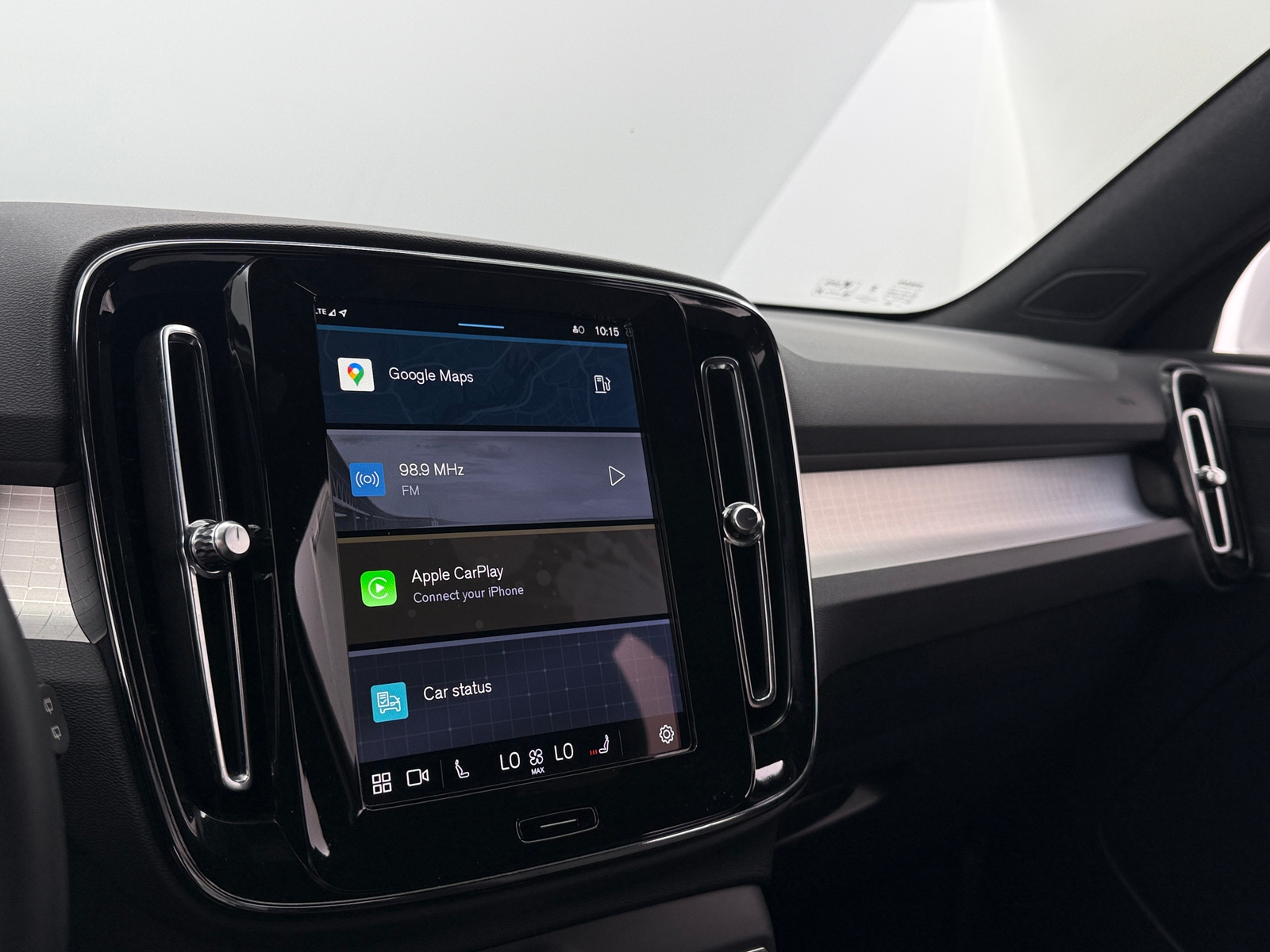 Thumbnail: 2025 Volvo XC40 - 4