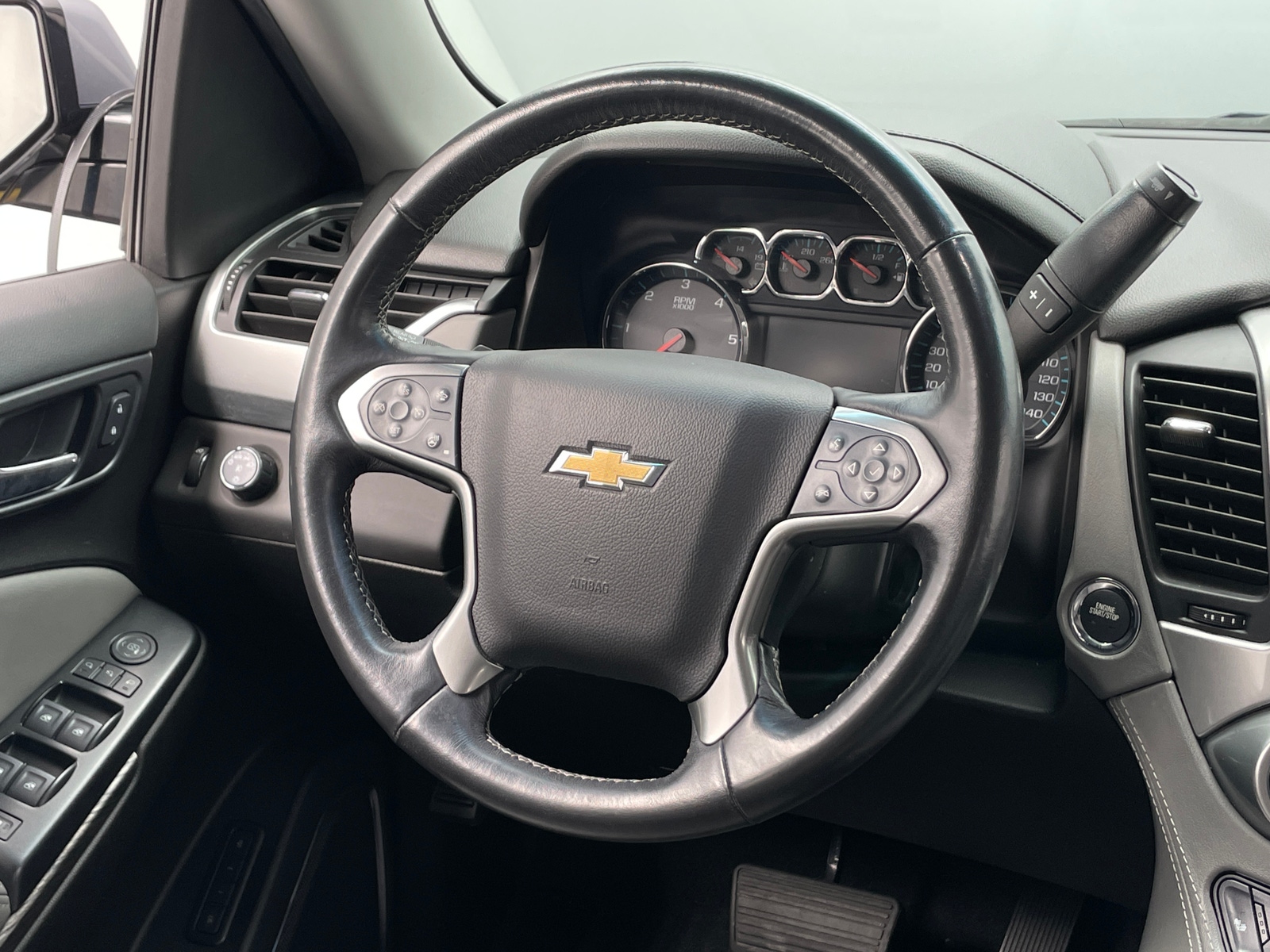 Thumbnail: 2019 Chevrolet Suburban - 4