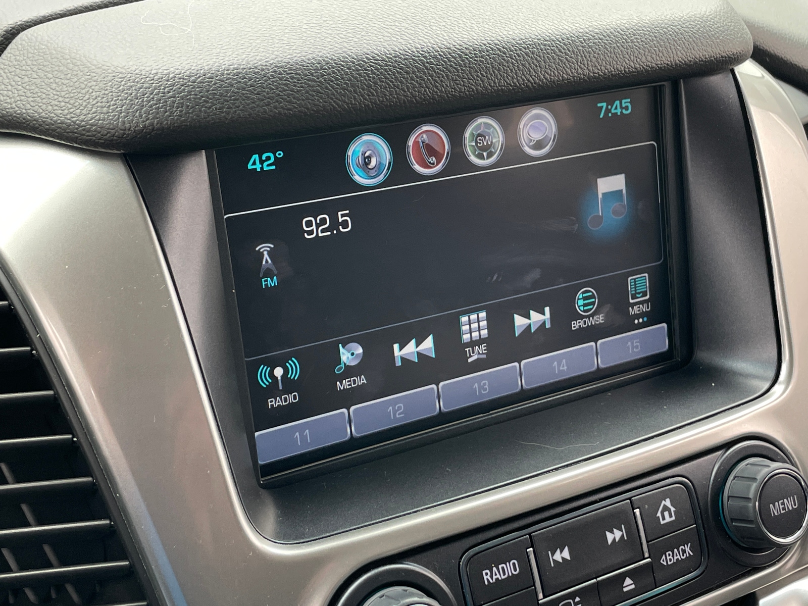 Thumbnail: 2019 Chevrolet Suburban - 3