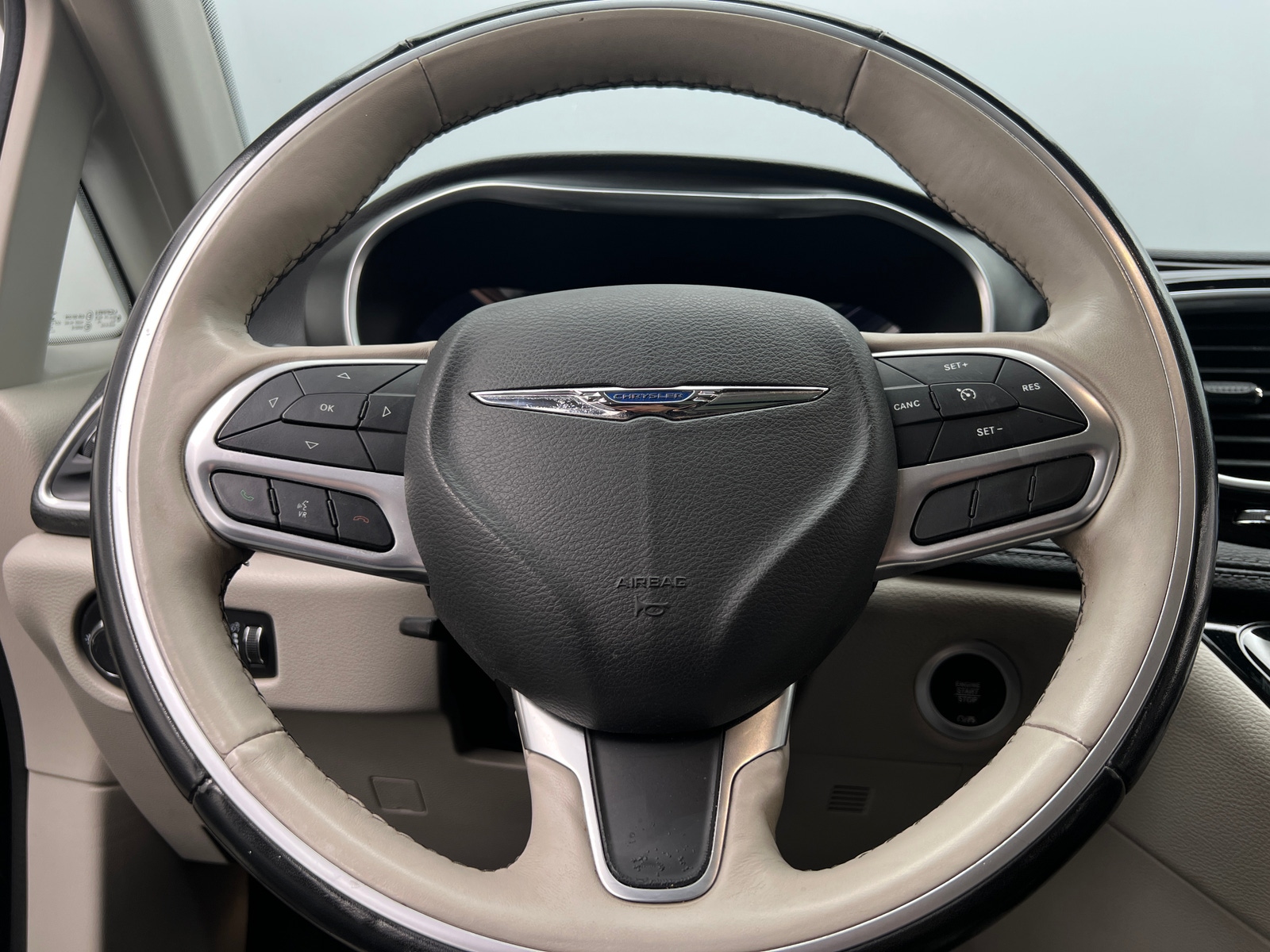 Thumbnail: 2020 Chrysler Pacifica - 4