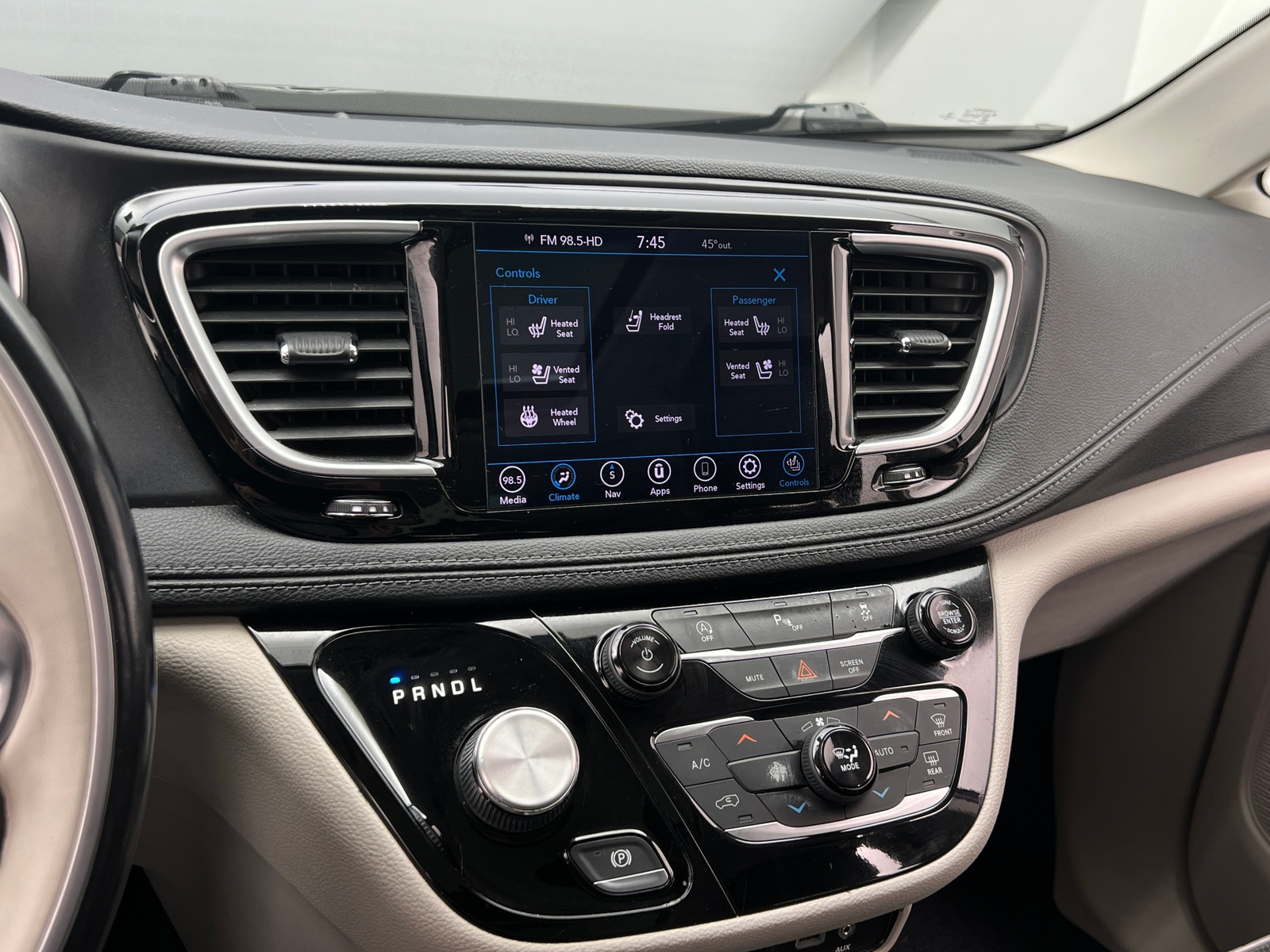 Thumbnail: 2020 Chrysler Pacifica - 3