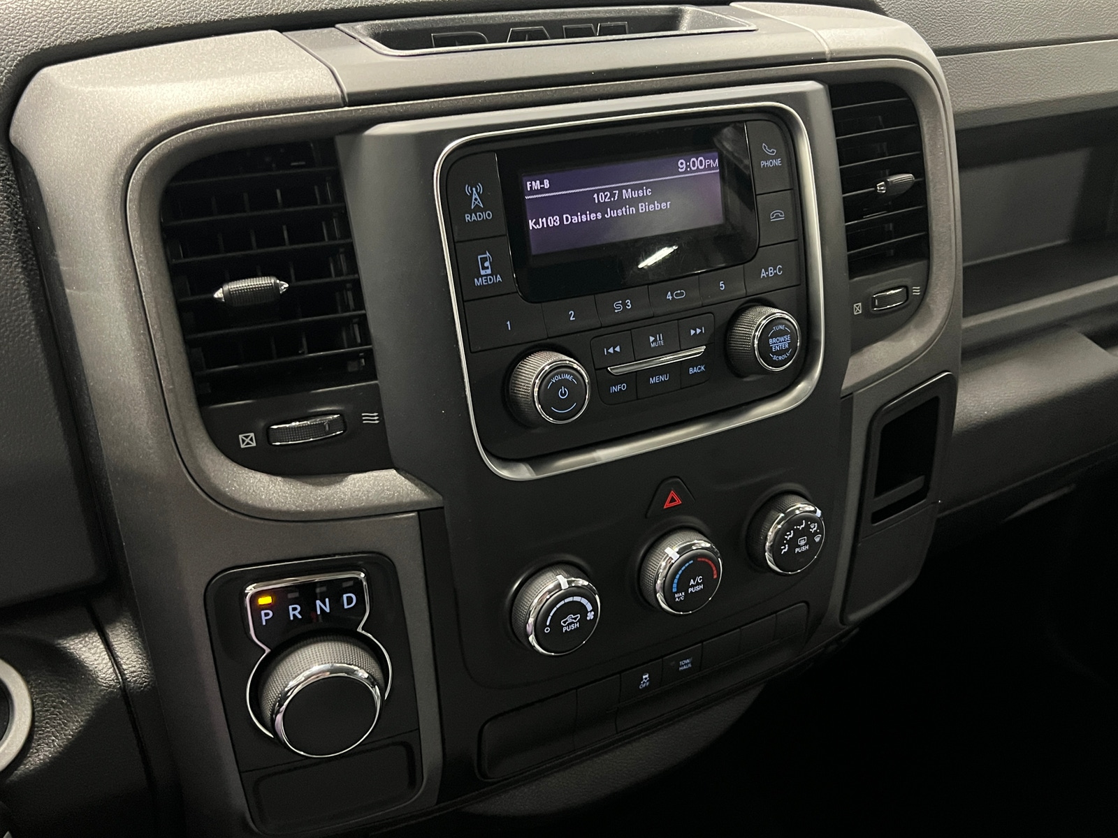 Thumbnail: 2019 RAM 1500 Classic - 3