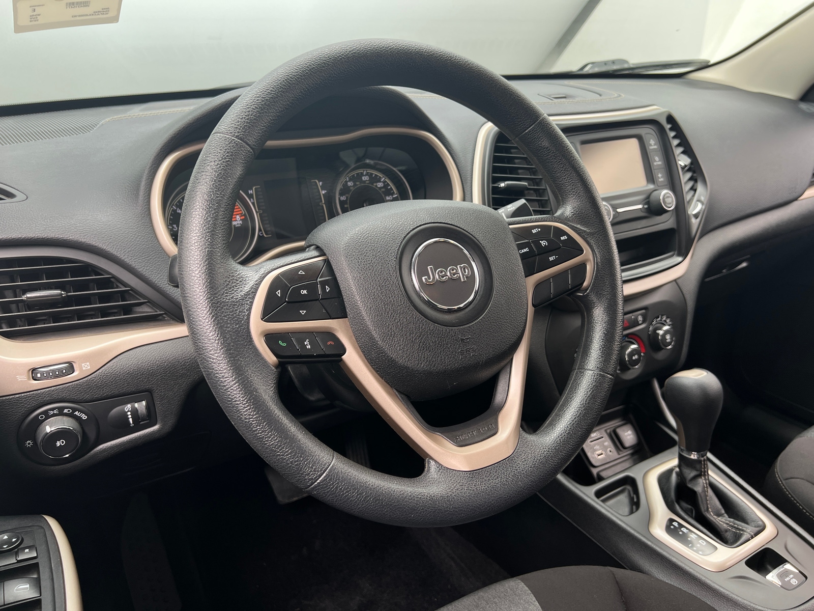 Thumbnail: 2018 Jeep Cherokee - 5