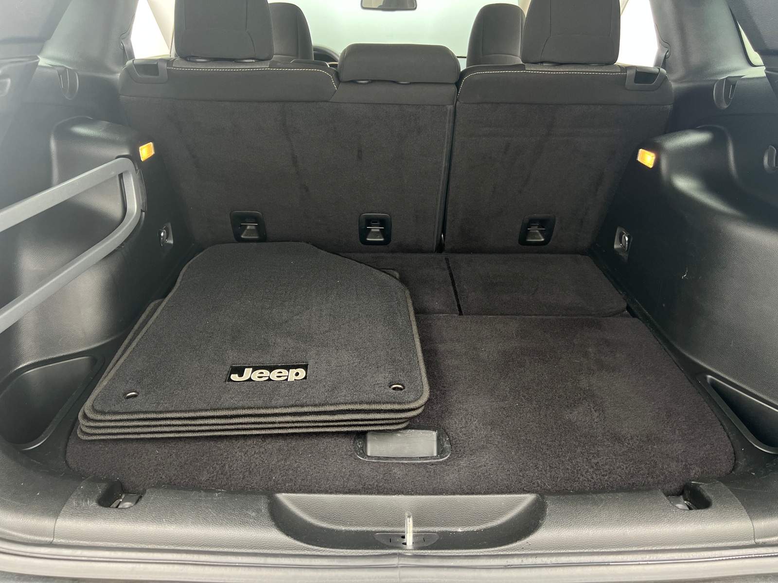 Thumbnail: 2018 Jeep Cherokee - 7