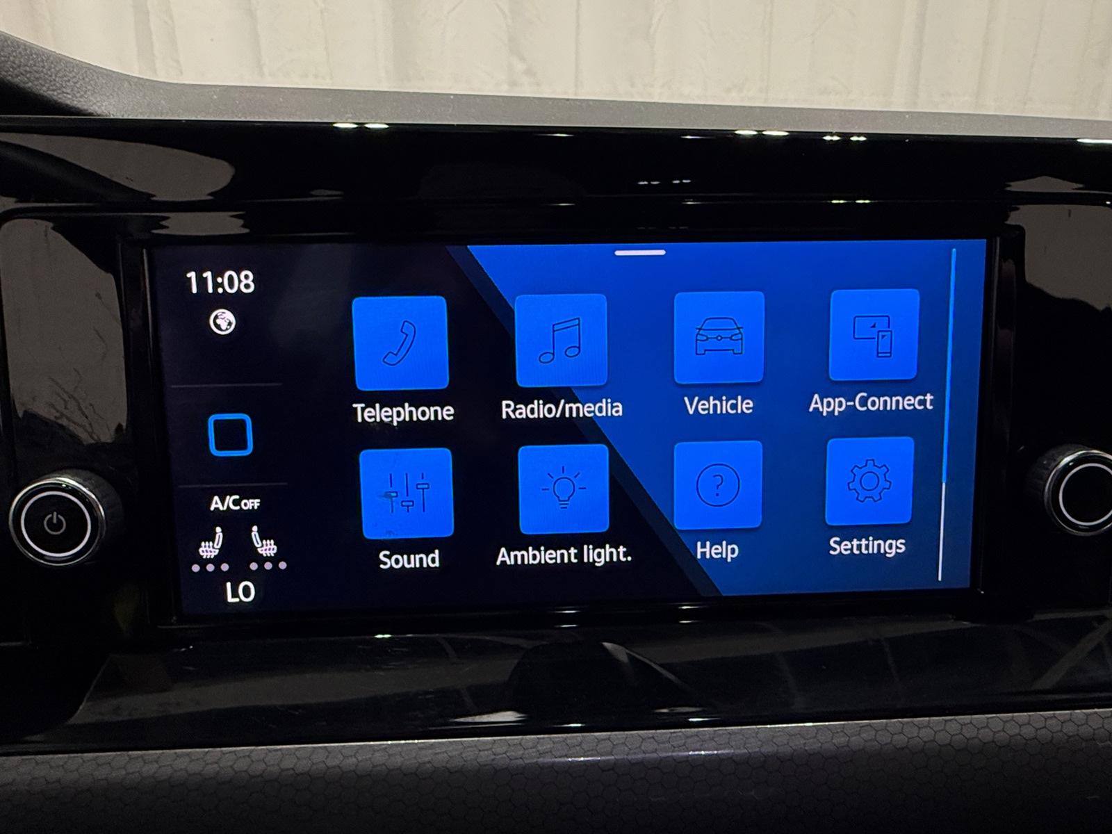 Thumbnail: 2022 Volkswagen Golf - 4