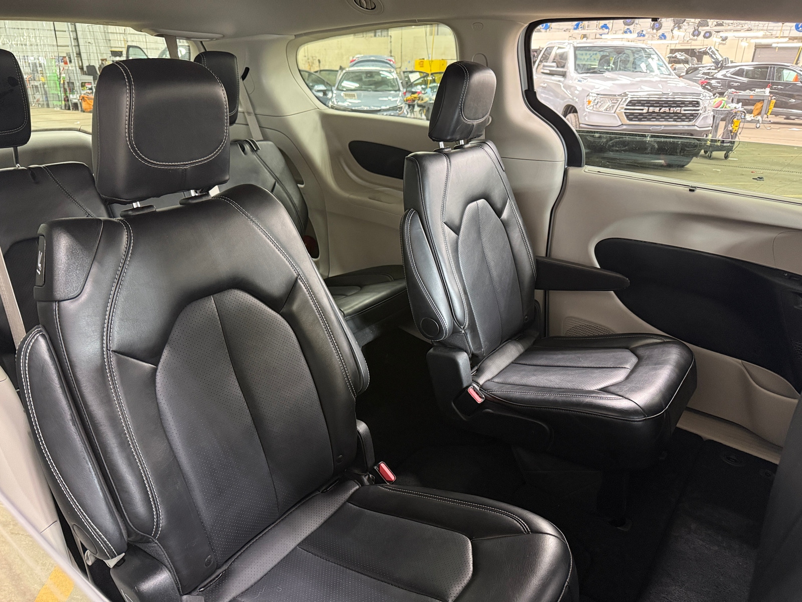 Thumbnail: 2024 Chrysler Pacifica - 5