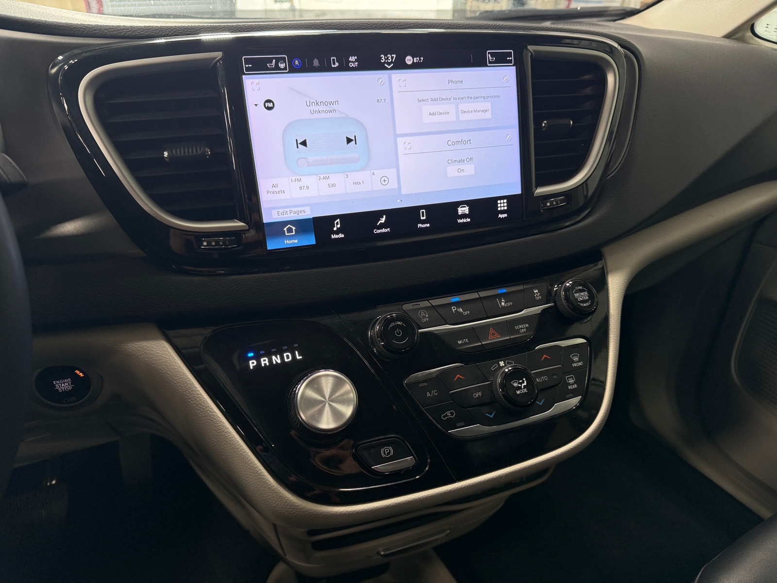 Thumbnail: 2024 Chrysler Pacifica - 3