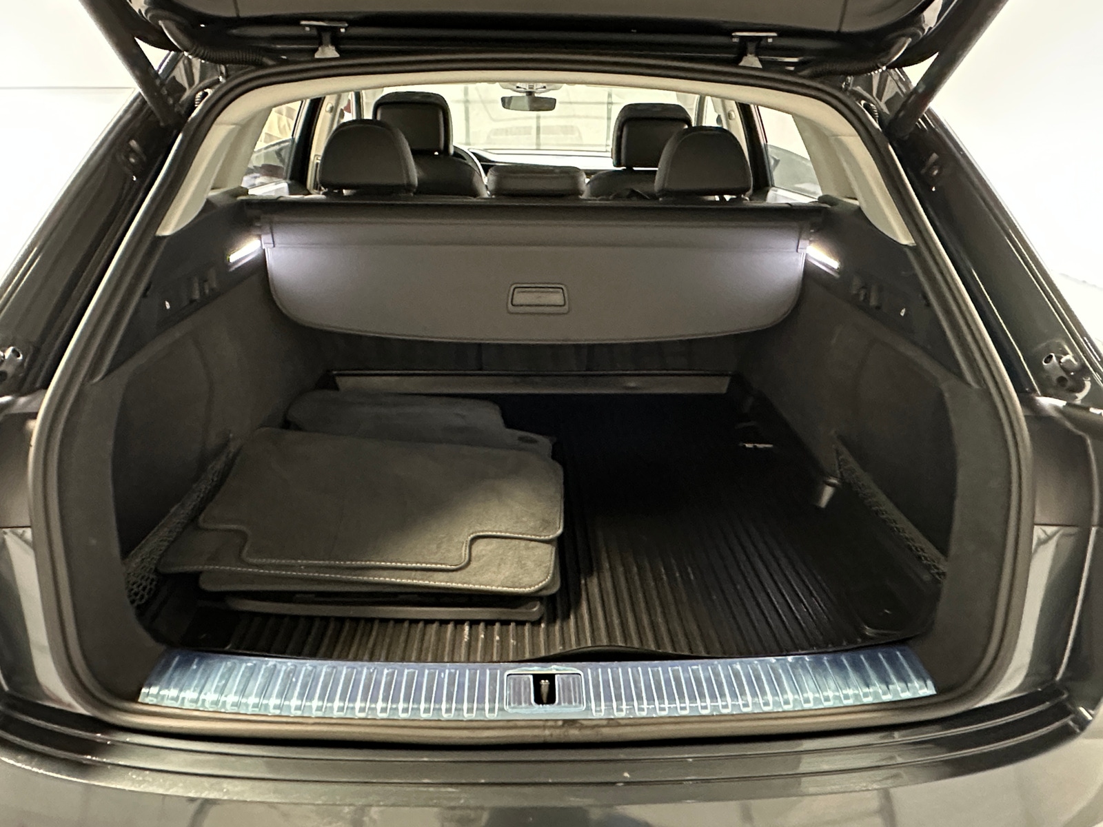 Thumbnail: 2024 Audi Q8 e-tron - 6