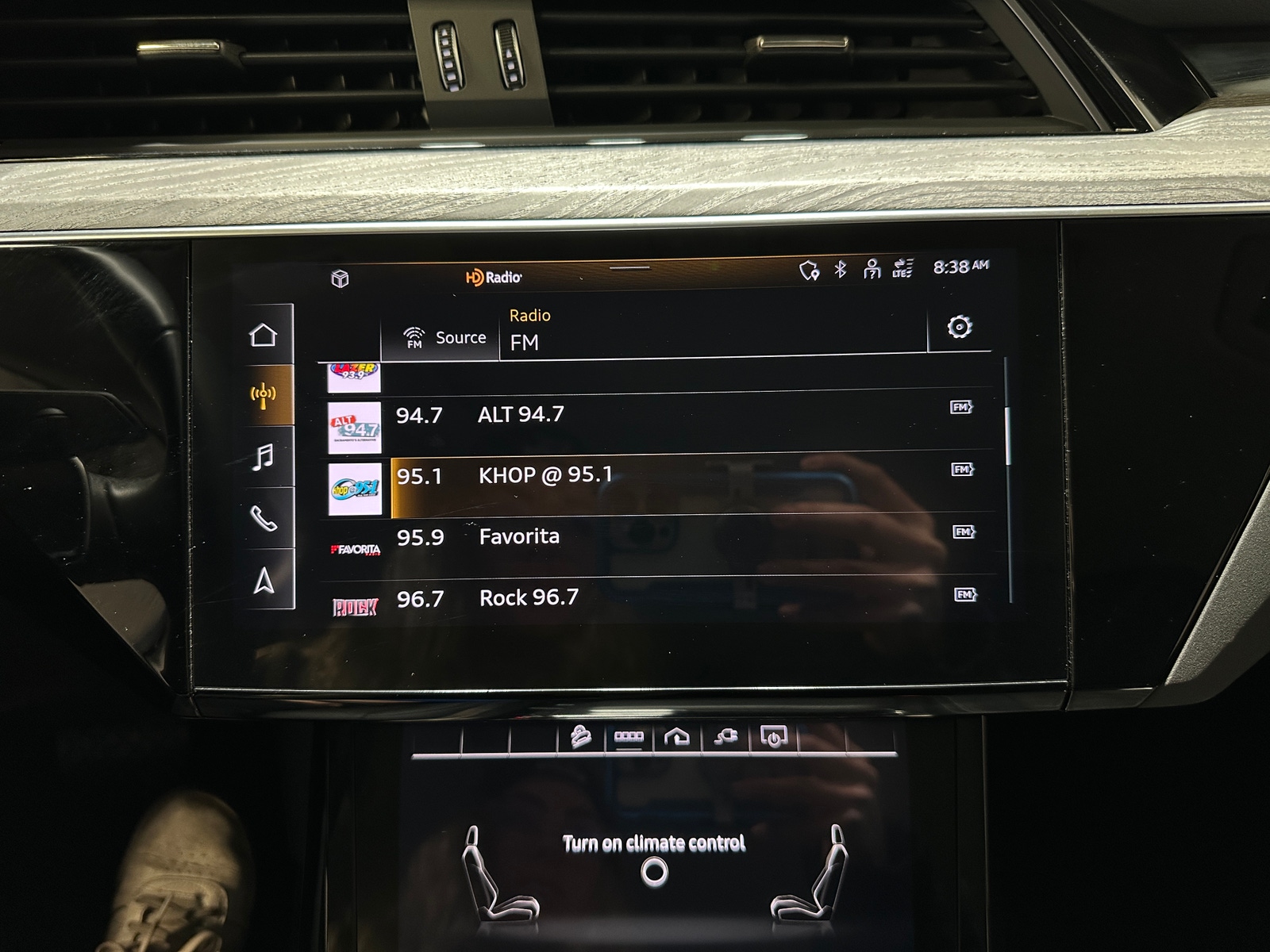 Thumbnail: 2024 Audi Q8 e-tron - 3