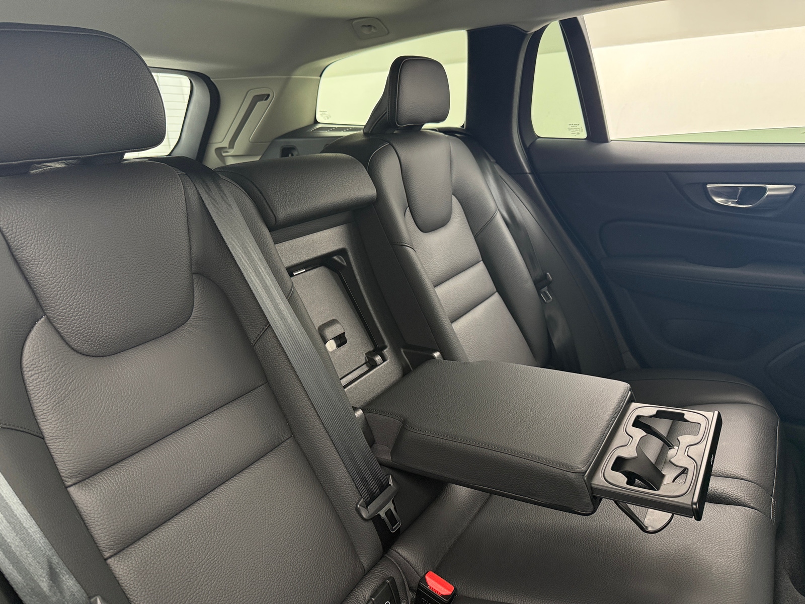 Thumbnail: 2025 Volvo V60 - 5