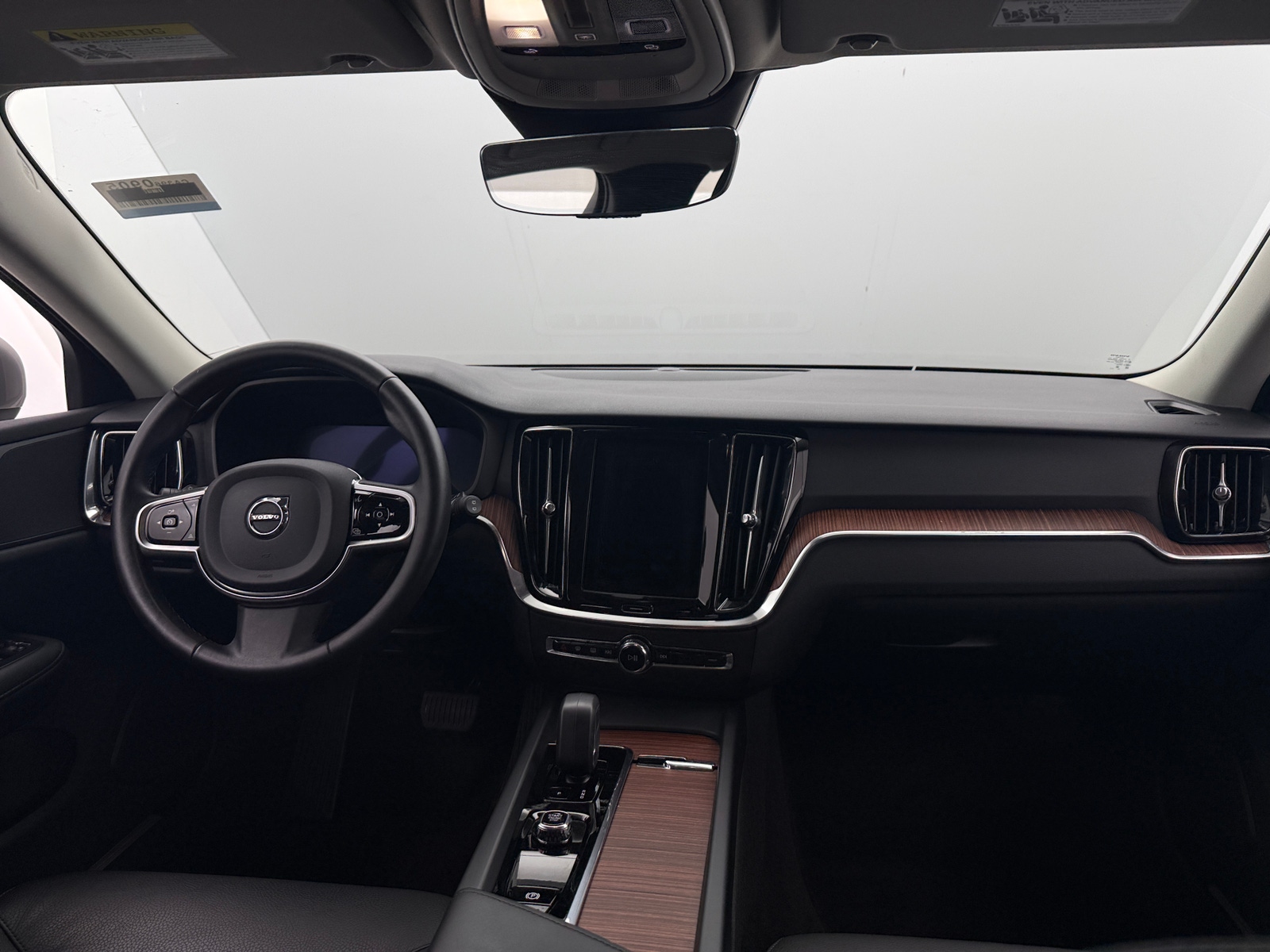 Thumbnail: 2025 Volvo V60 - 2