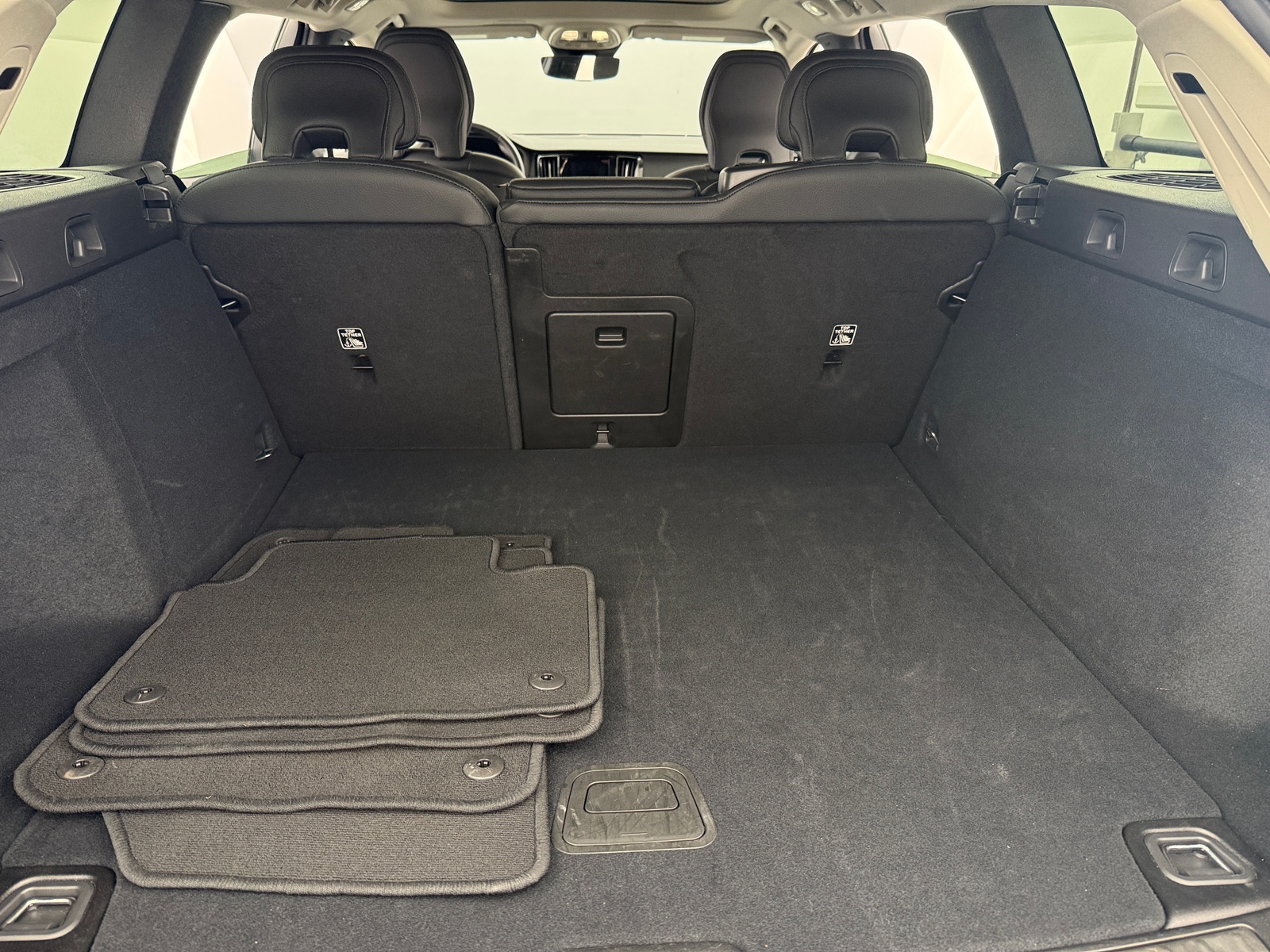 Thumbnail: 2025 Volvo V60 - 6