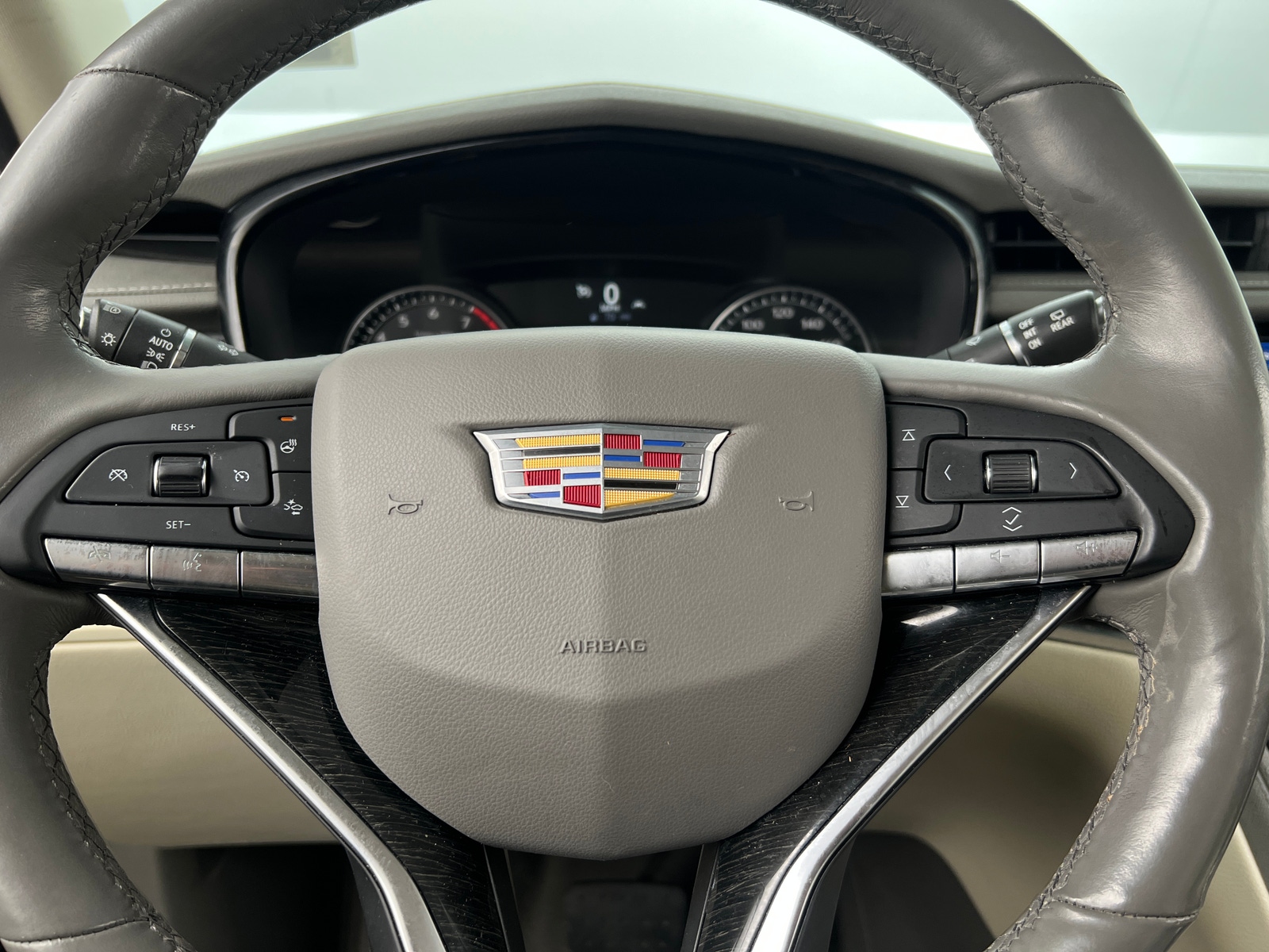 Thumbnail: 2021 Cadillac XT6 - 4