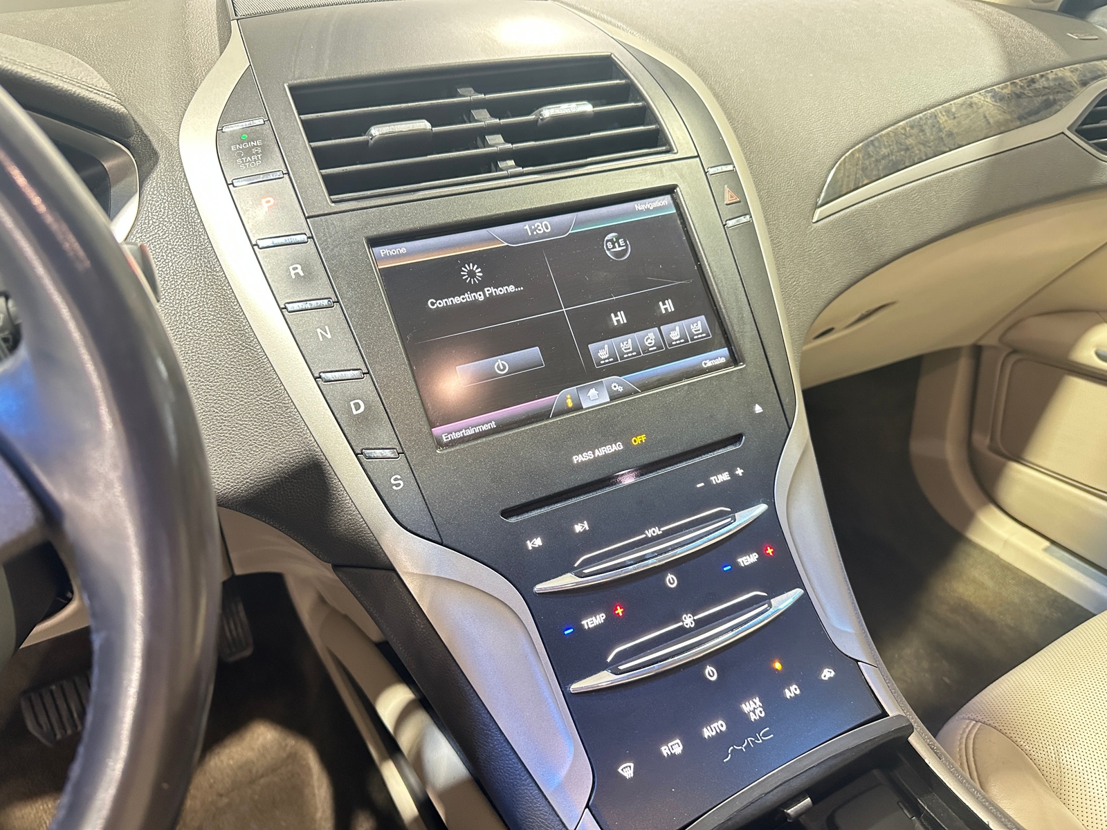 Thumbnail: 2016 Lincoln MKZ - 3