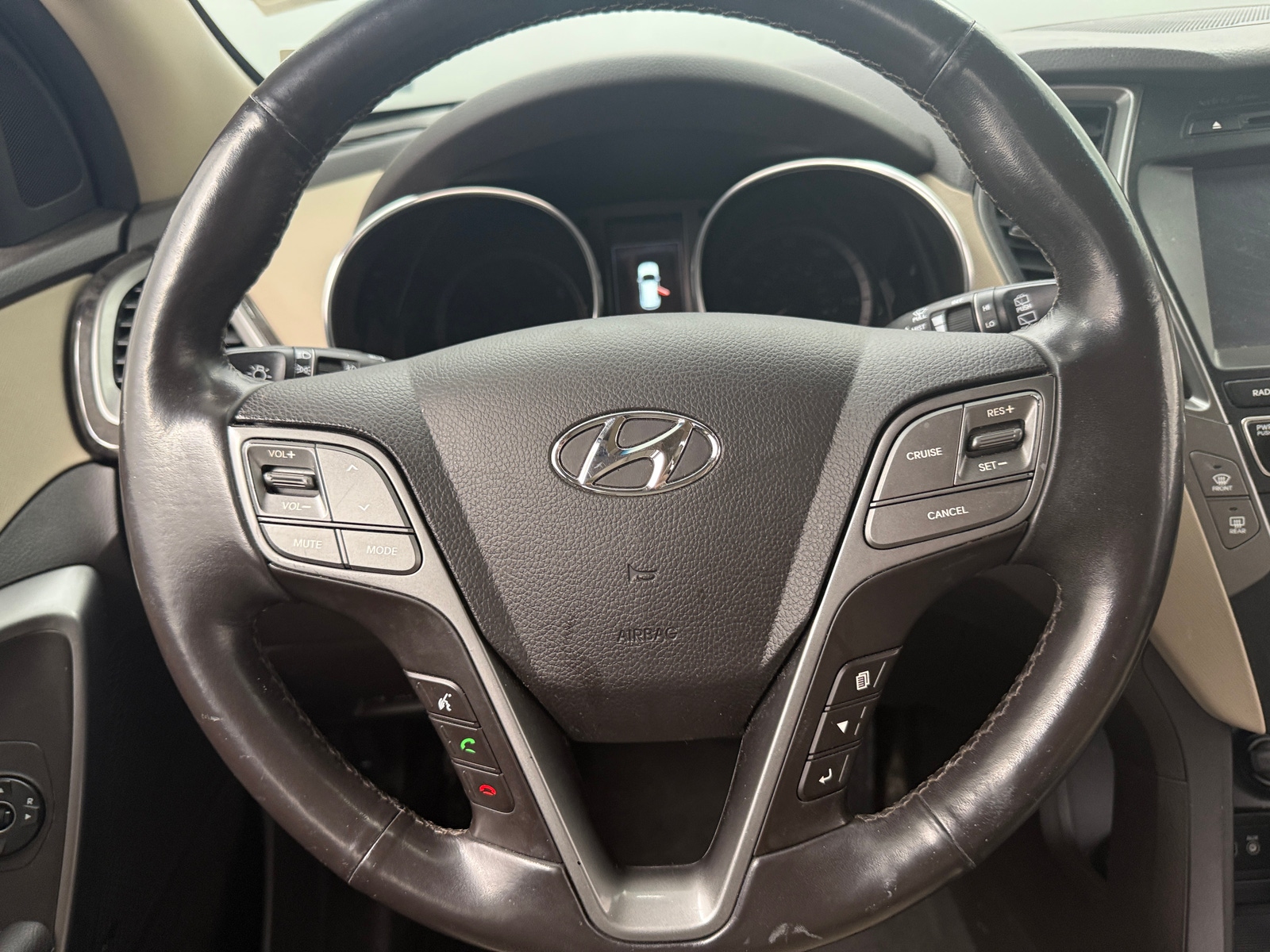 Thumbnail: 2017 Hyundai Santa Fe - 4