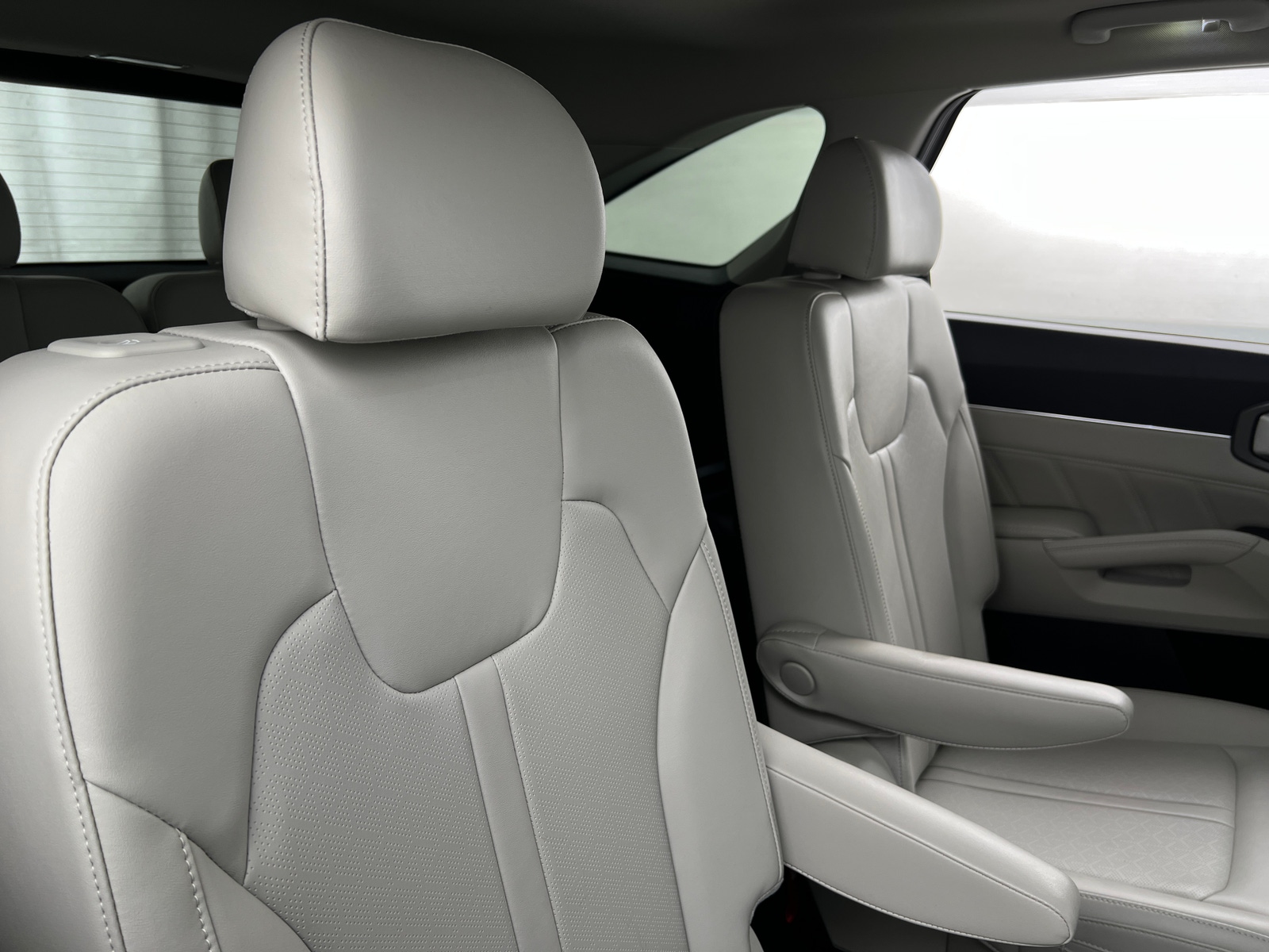 Thumbnail: 2023 Kia Sorento - 5