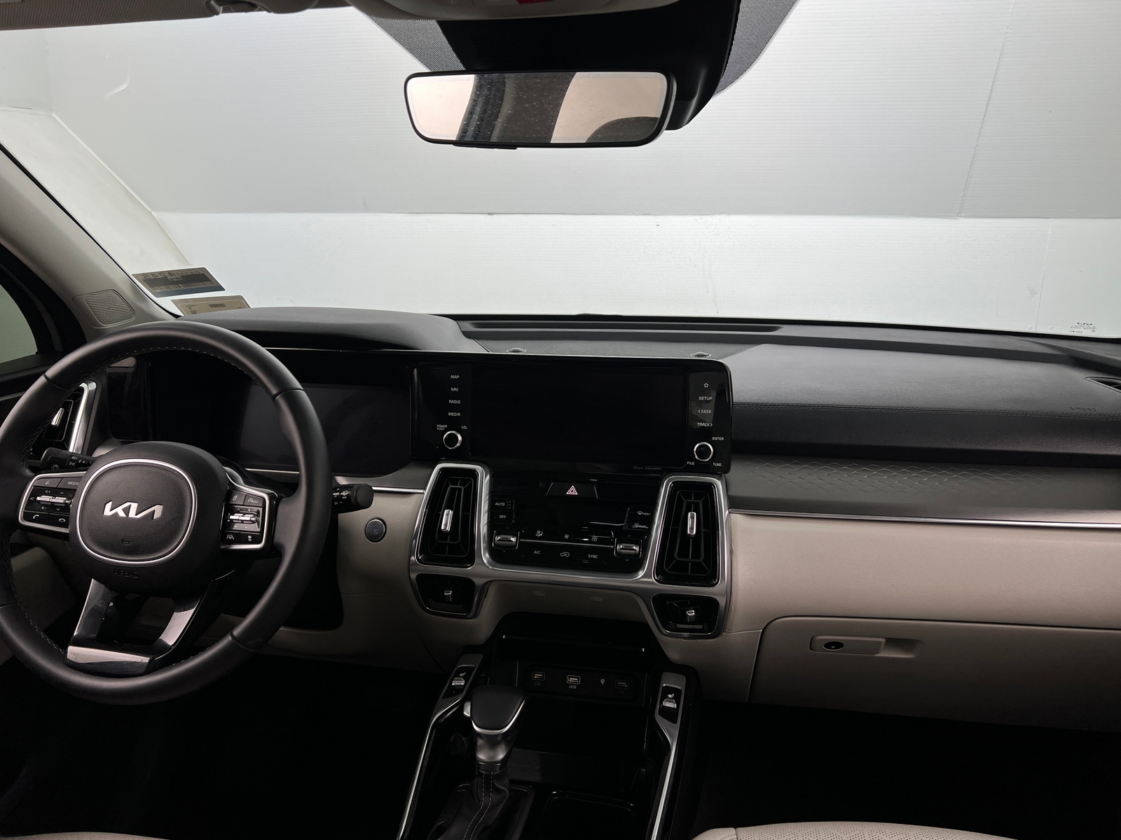 Thumbnail: 2023 Kia Sorento - 2