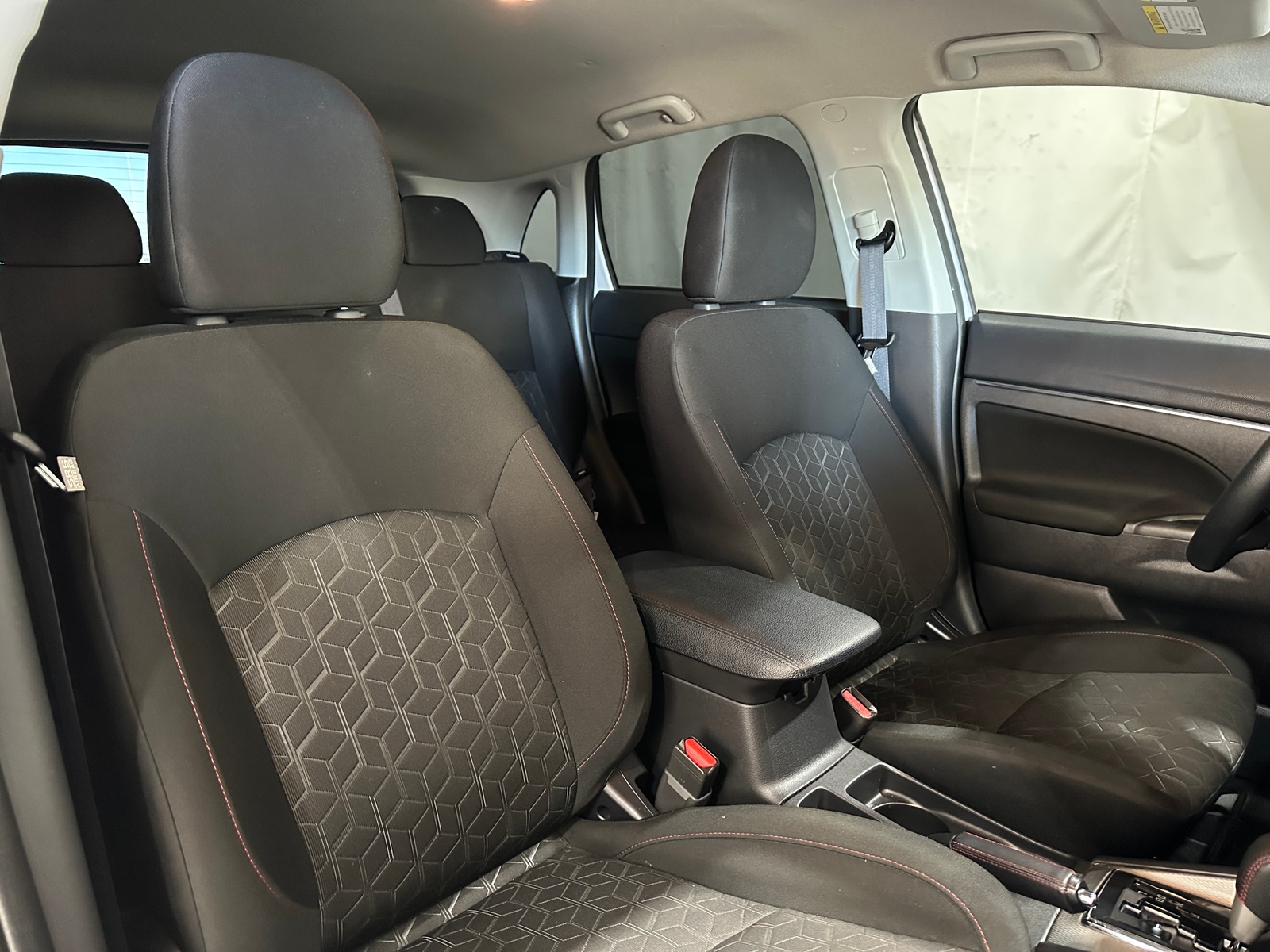 Thumbnail: 2024 Mitsubishi Outlander Sport - 2