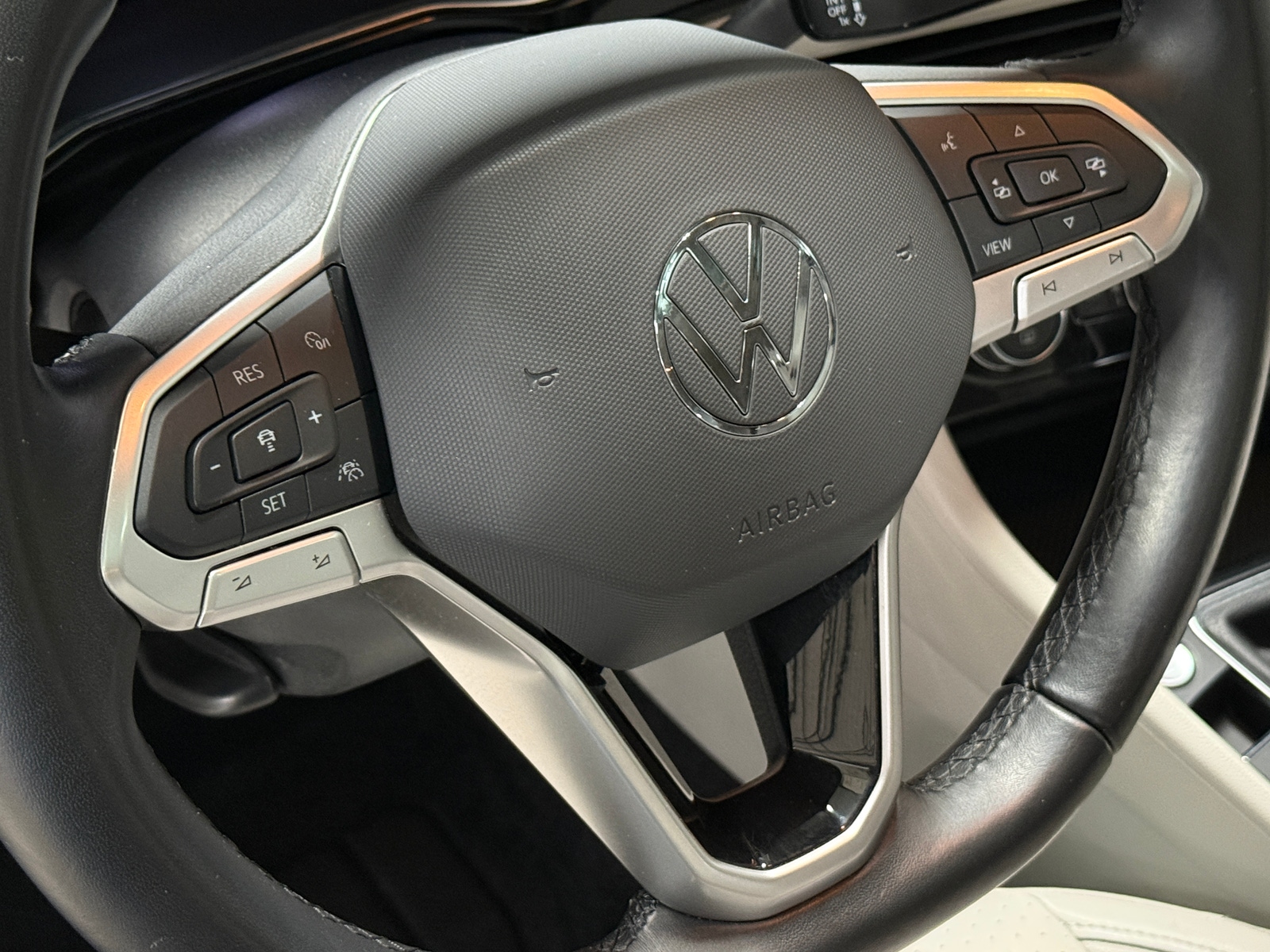 Thumbnail: 2023 Volkswagen Jetta - 4