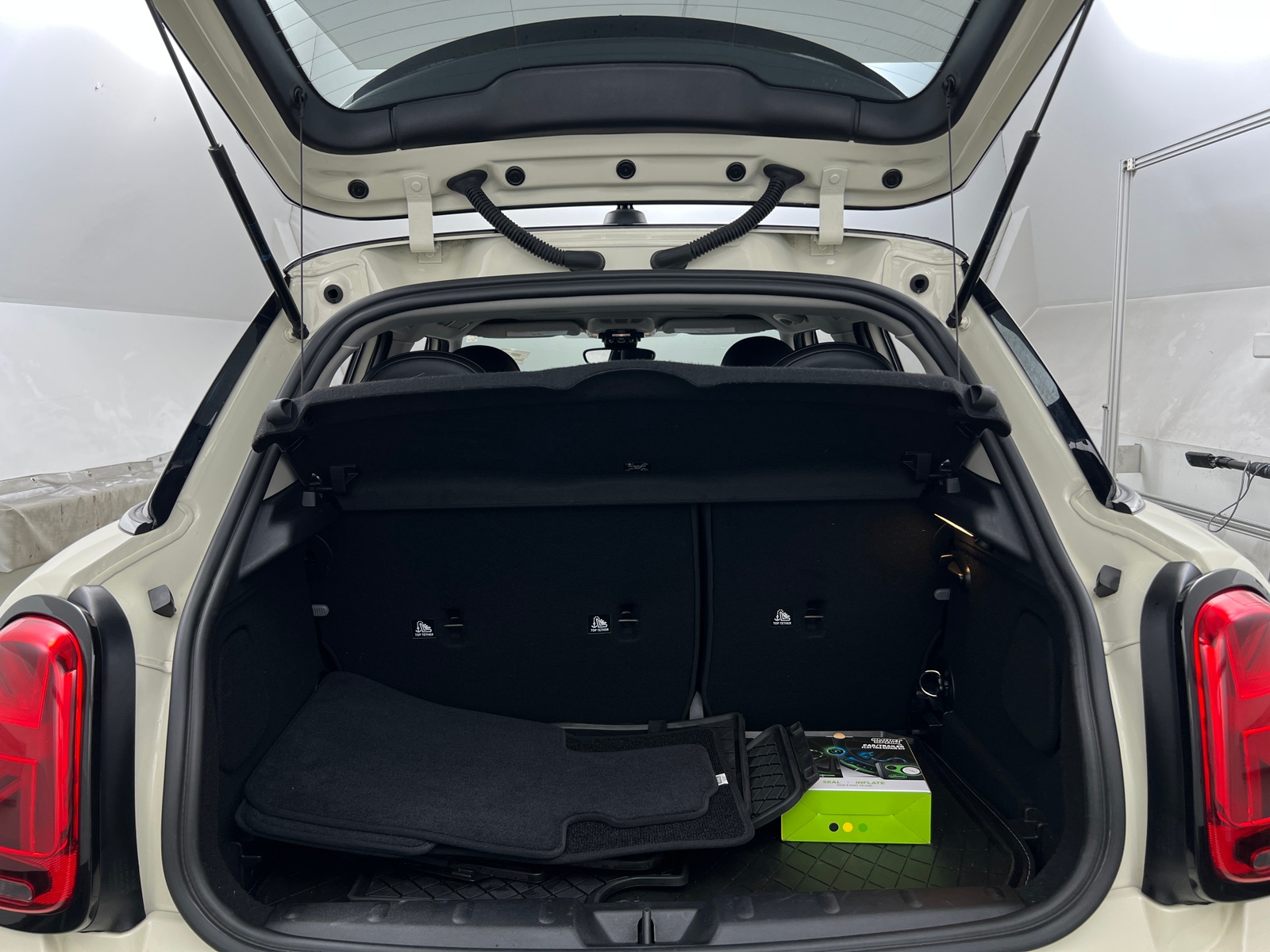 Thumbnail: 2022 MINI Cooper Hardtop - 6