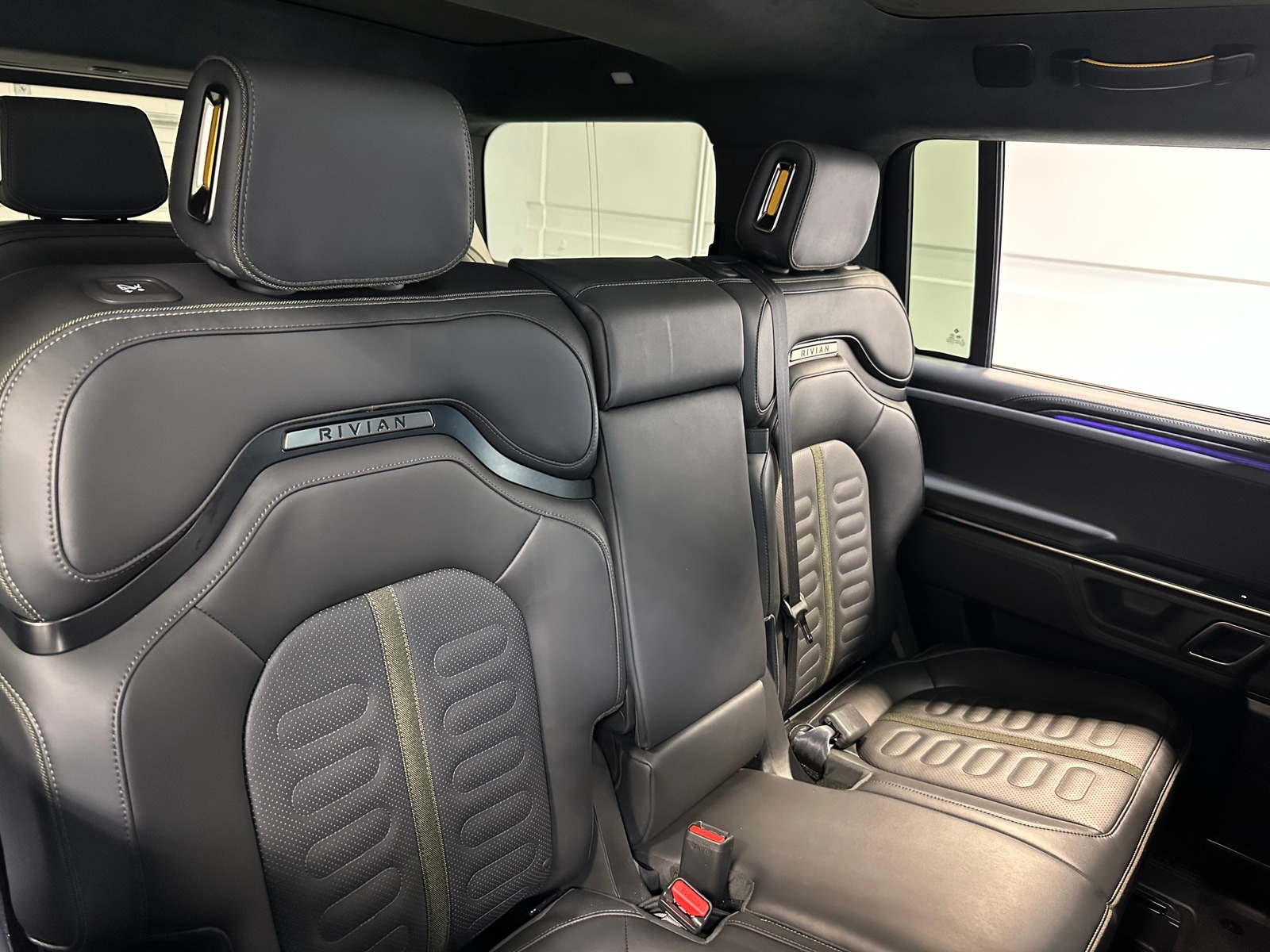 Thumbnail: 2024 Rivian R1S - 6