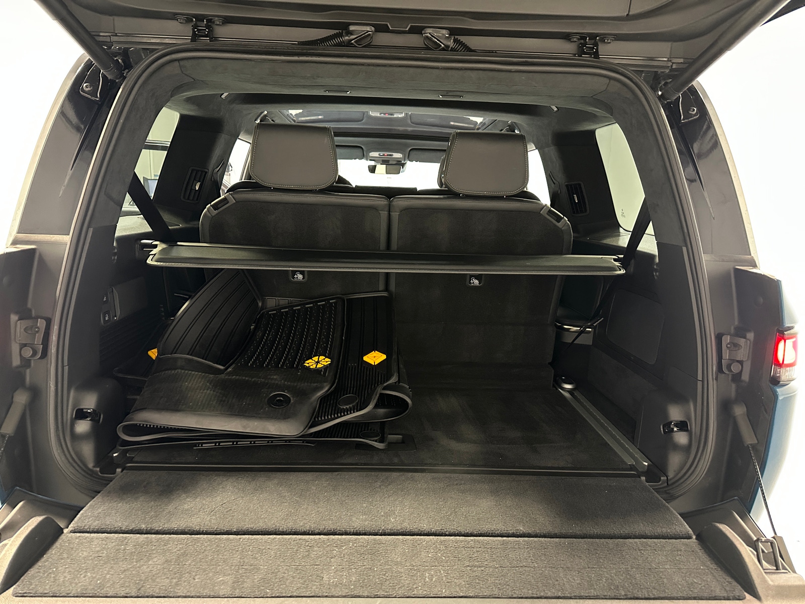 Thumbnail: 2024 Rivian R1S - 7