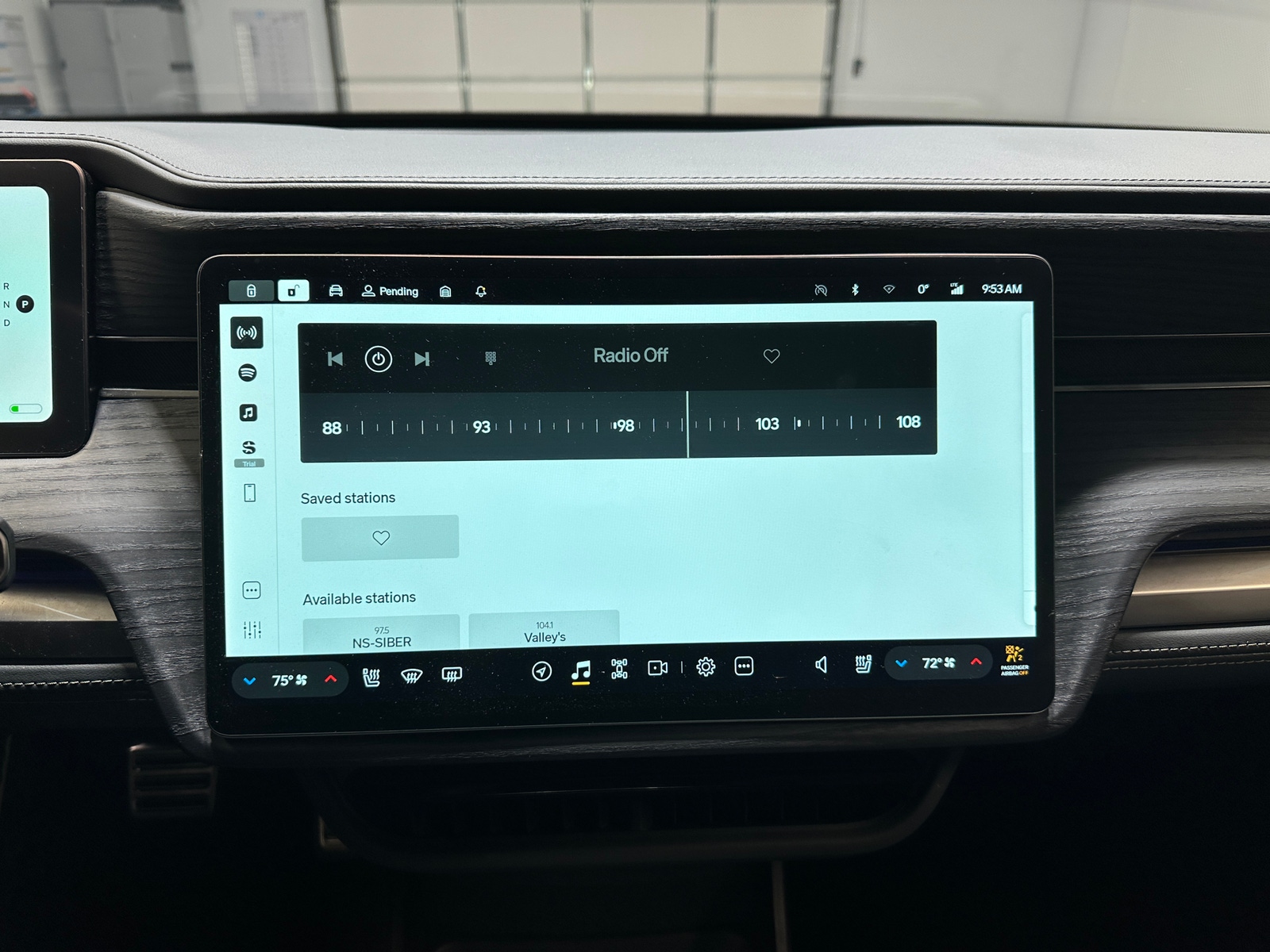 Thumbnail: 2024 Rivian R1S - 4