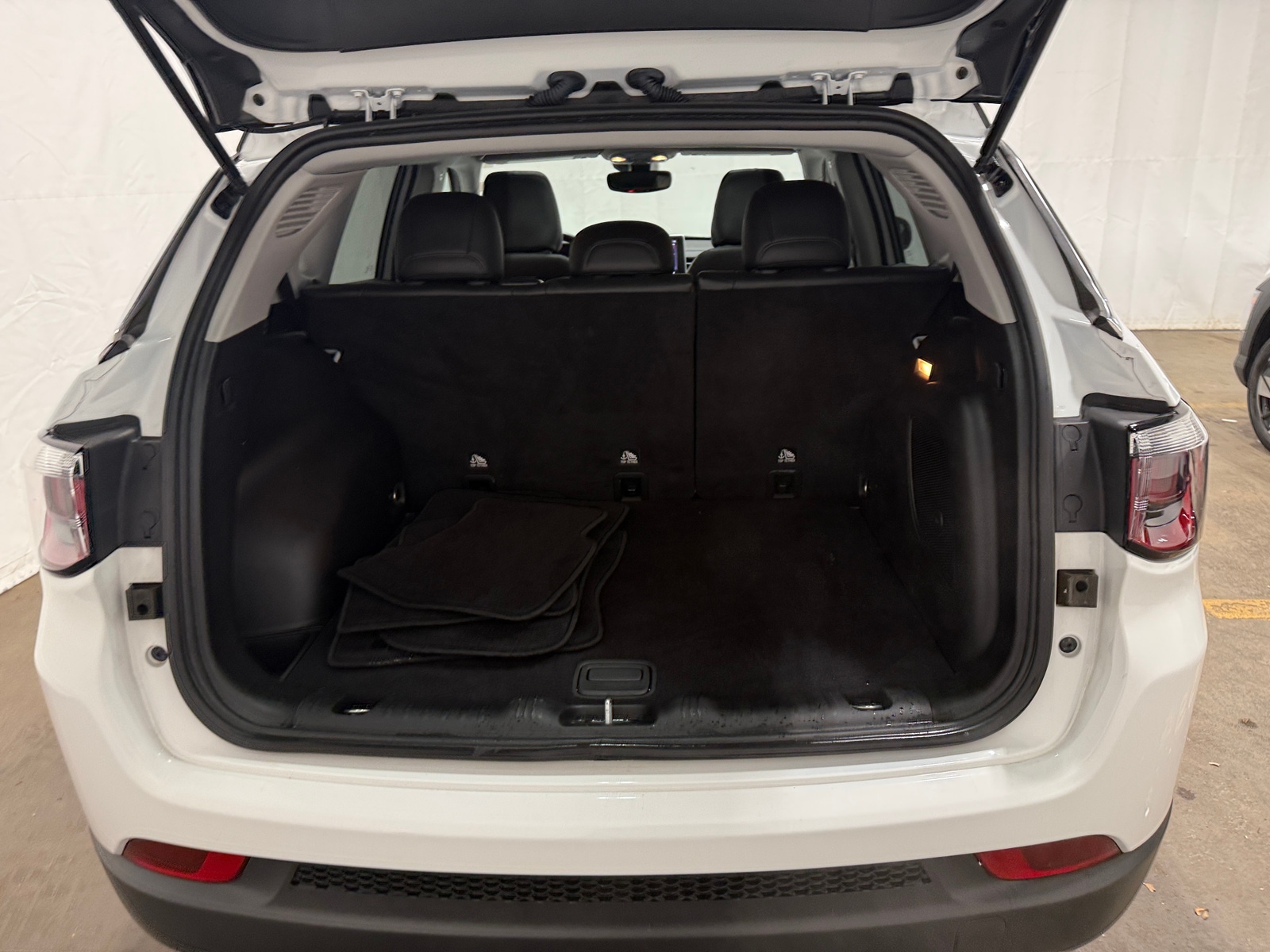 Thumbnail: 2022 Jeep Compass - 6