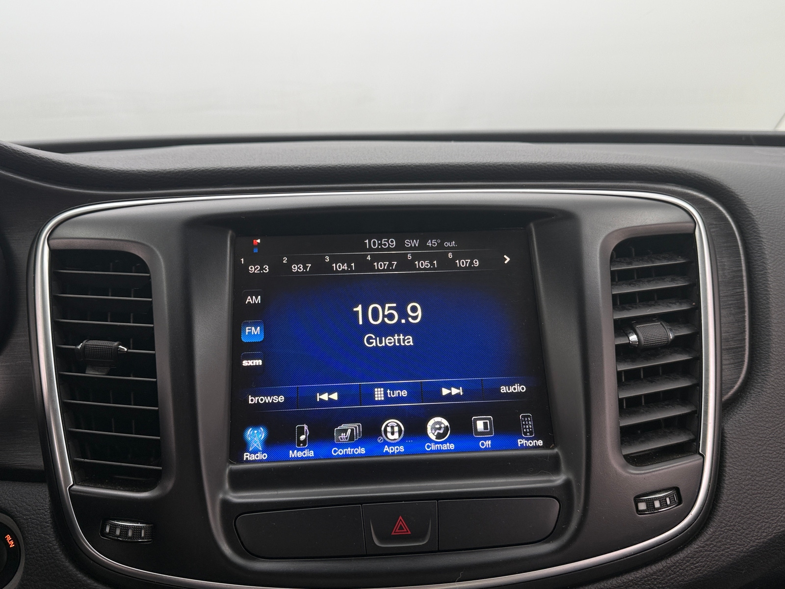 Thumbnail: 2017 Chrysler 200 - 3