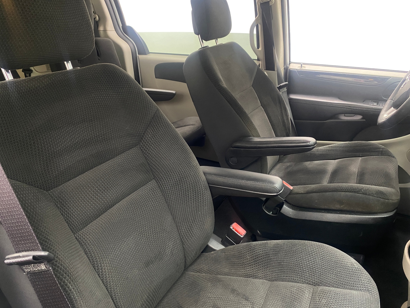 Thumbnail: 2017 Dodge Grand Caravan - 2