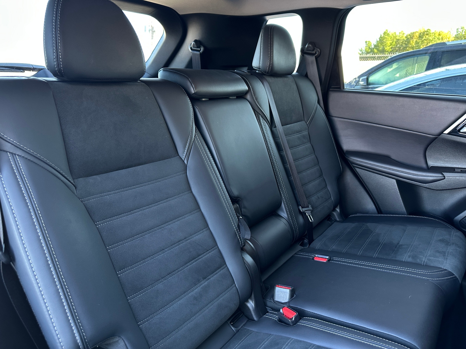 Thumbnail: 2024 Mitsubishi Outlander - 5