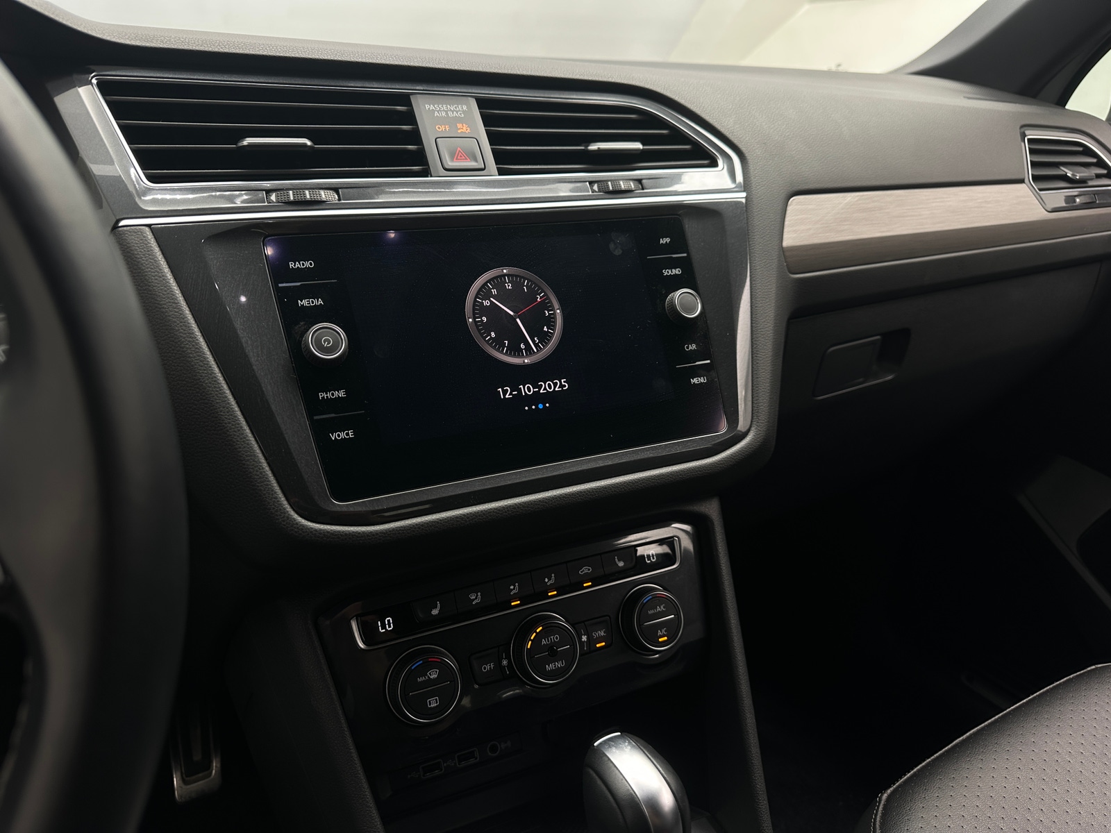 Thumbnail: 2020 Volkswagen Tiguan - 3