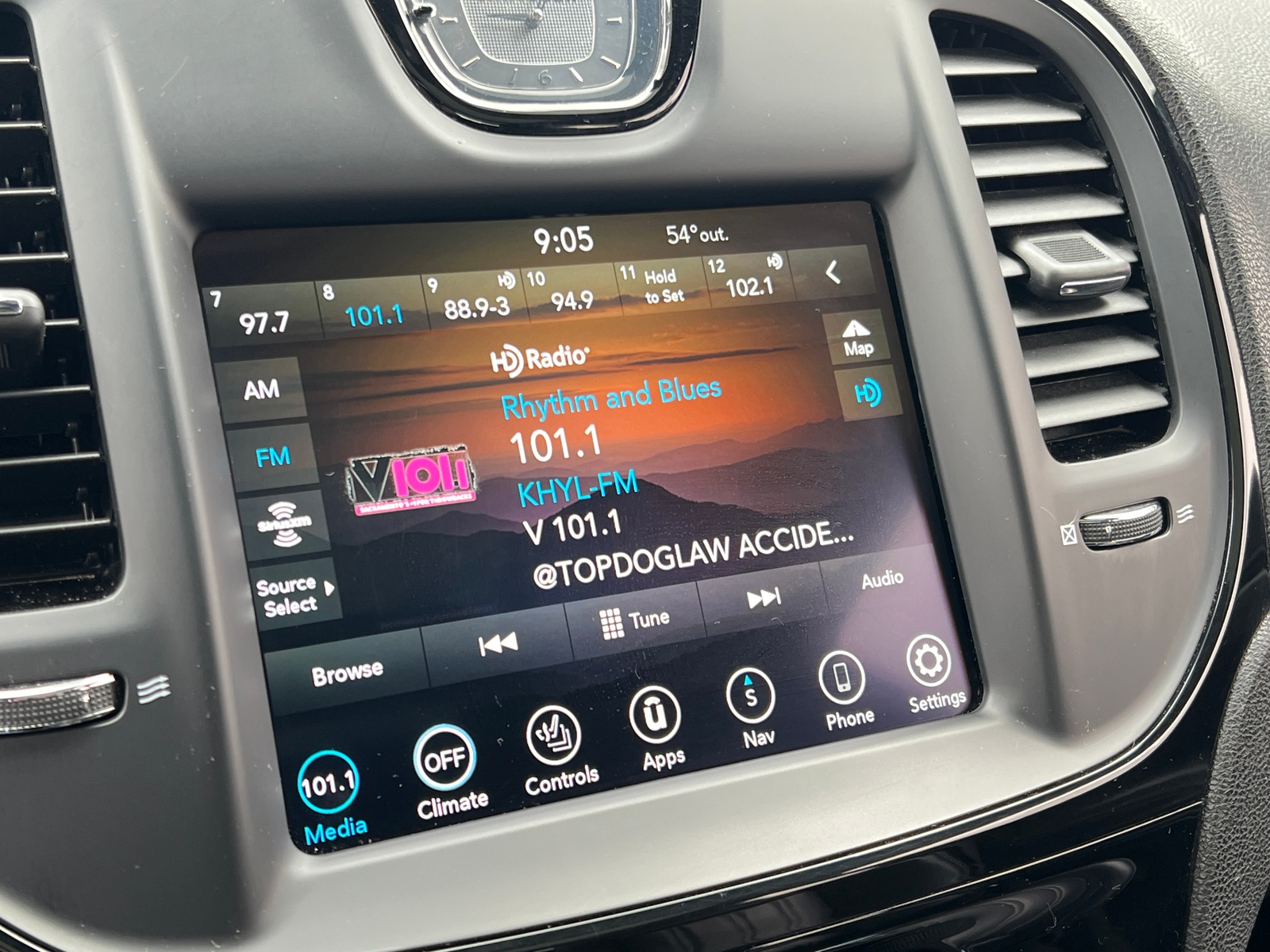 Thumbnail: 2023 Chrysler 300 - 3