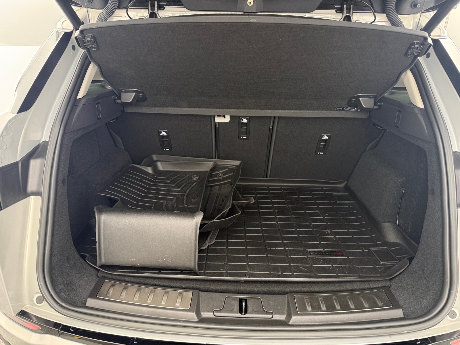 Thumbnail: 2023 Land Rover Range Rover Evoque - 6