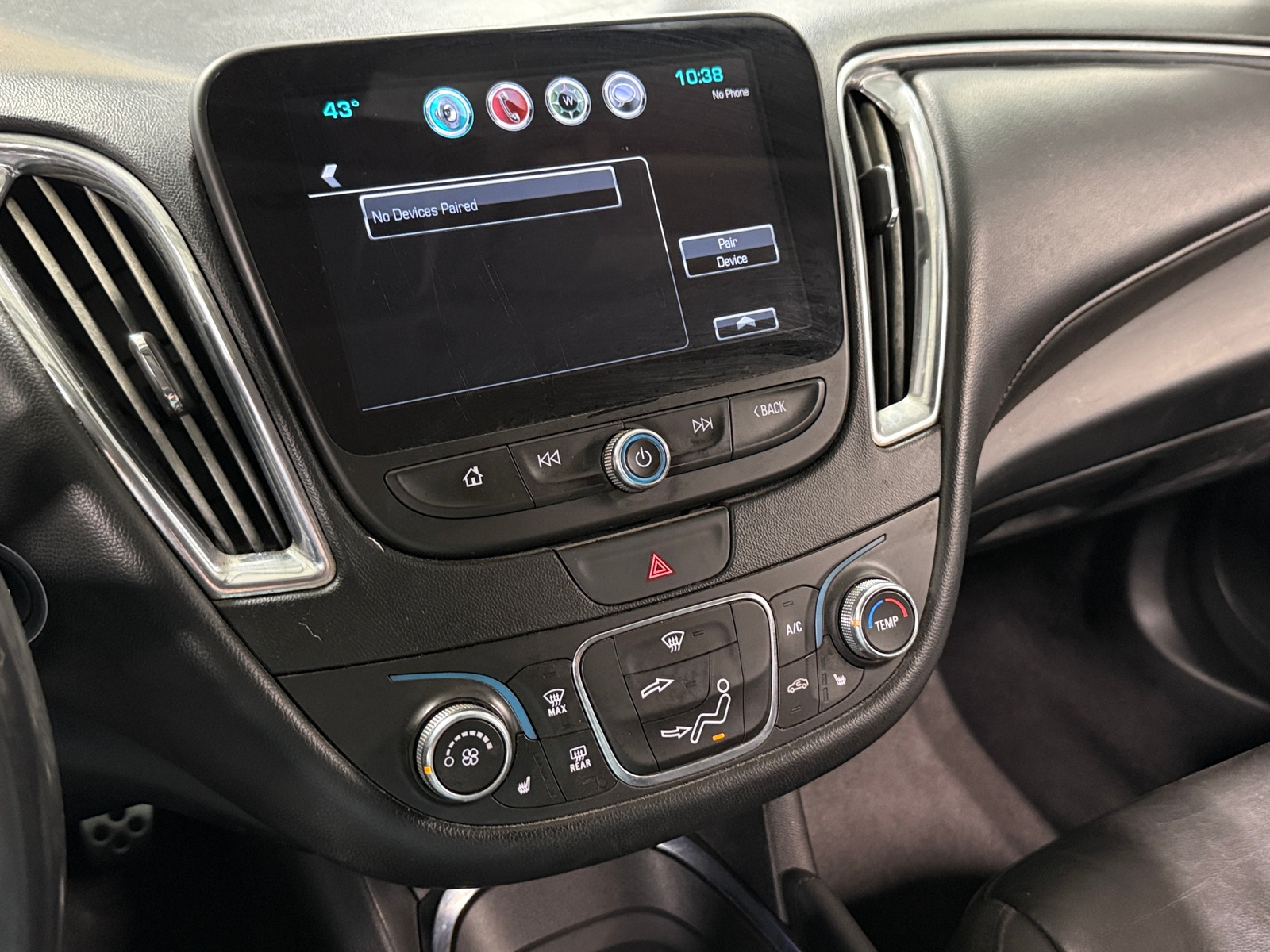 Thumbnail: 2017 Chevrolet Malibu - 3