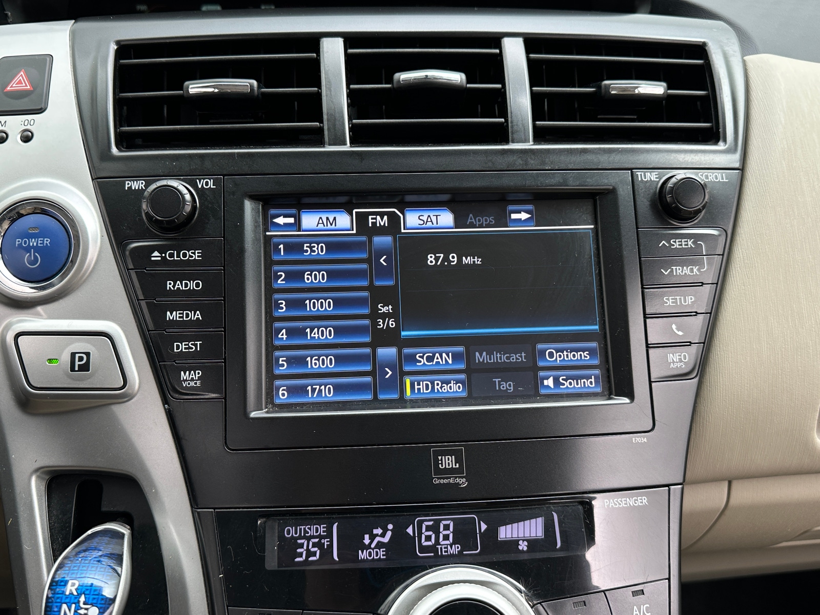 Thumbnail: 2012 Toyota Prius v - 4