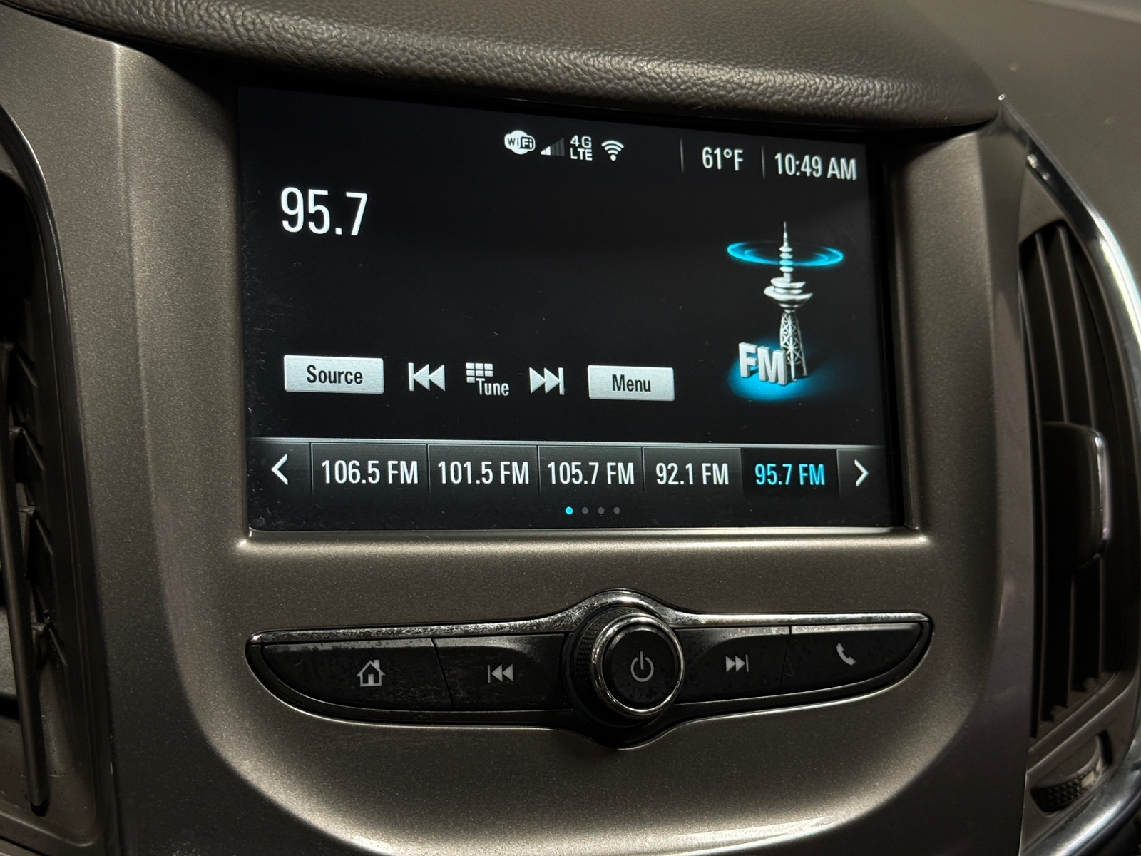 Thumbnail: 2018 Chevrolet Cruze - 4