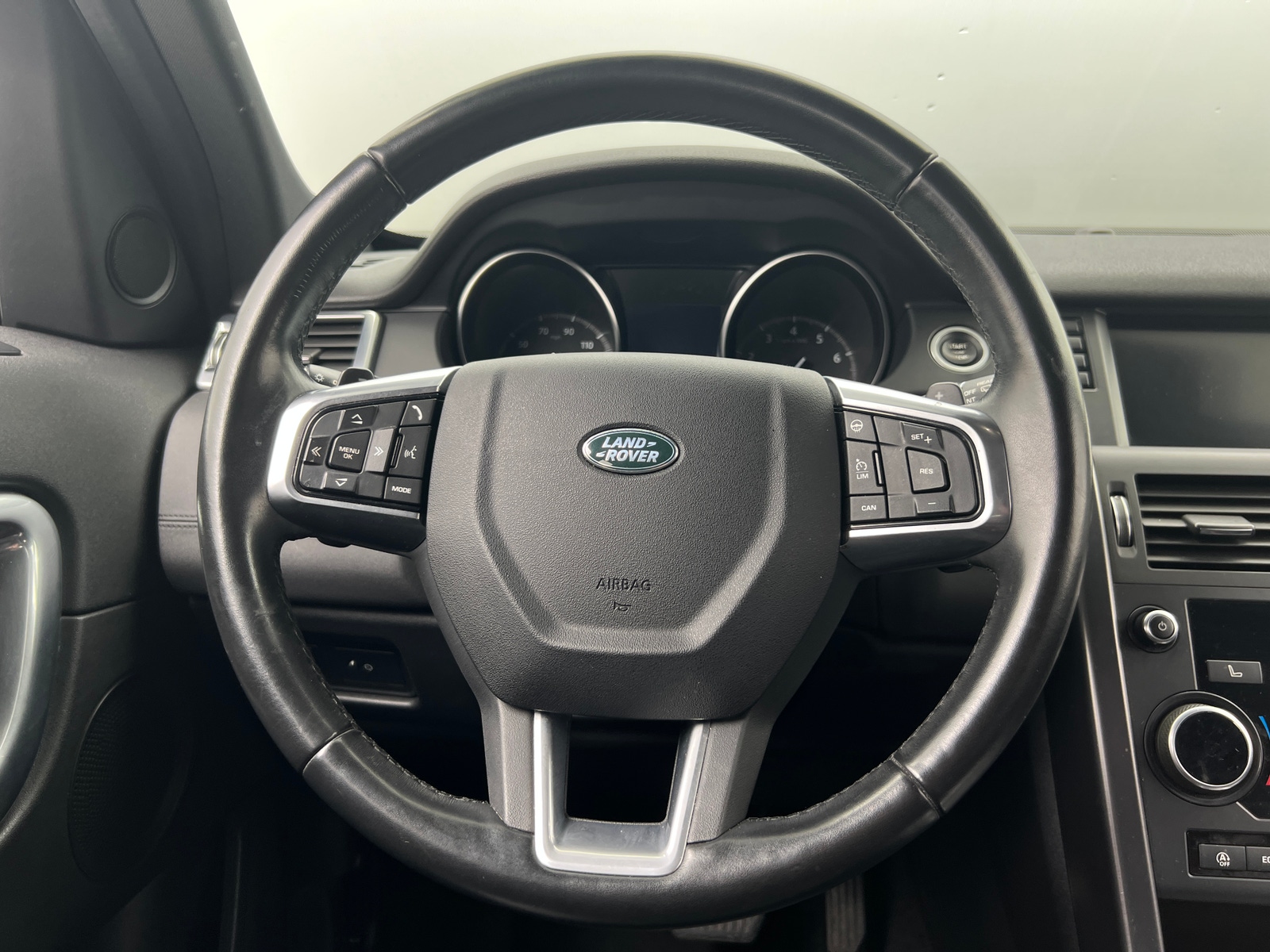 Thumbnail: 2019 Land Rover Discovery Sport - 4