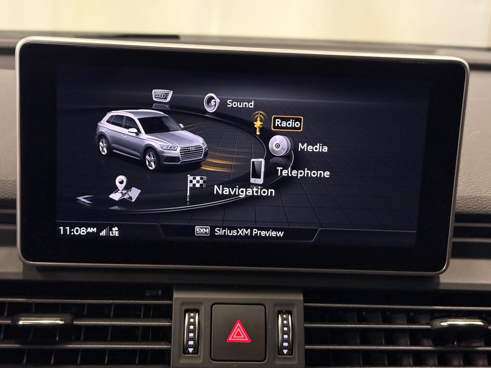 Thumbnail: 2019 Audi SQ5 - 3