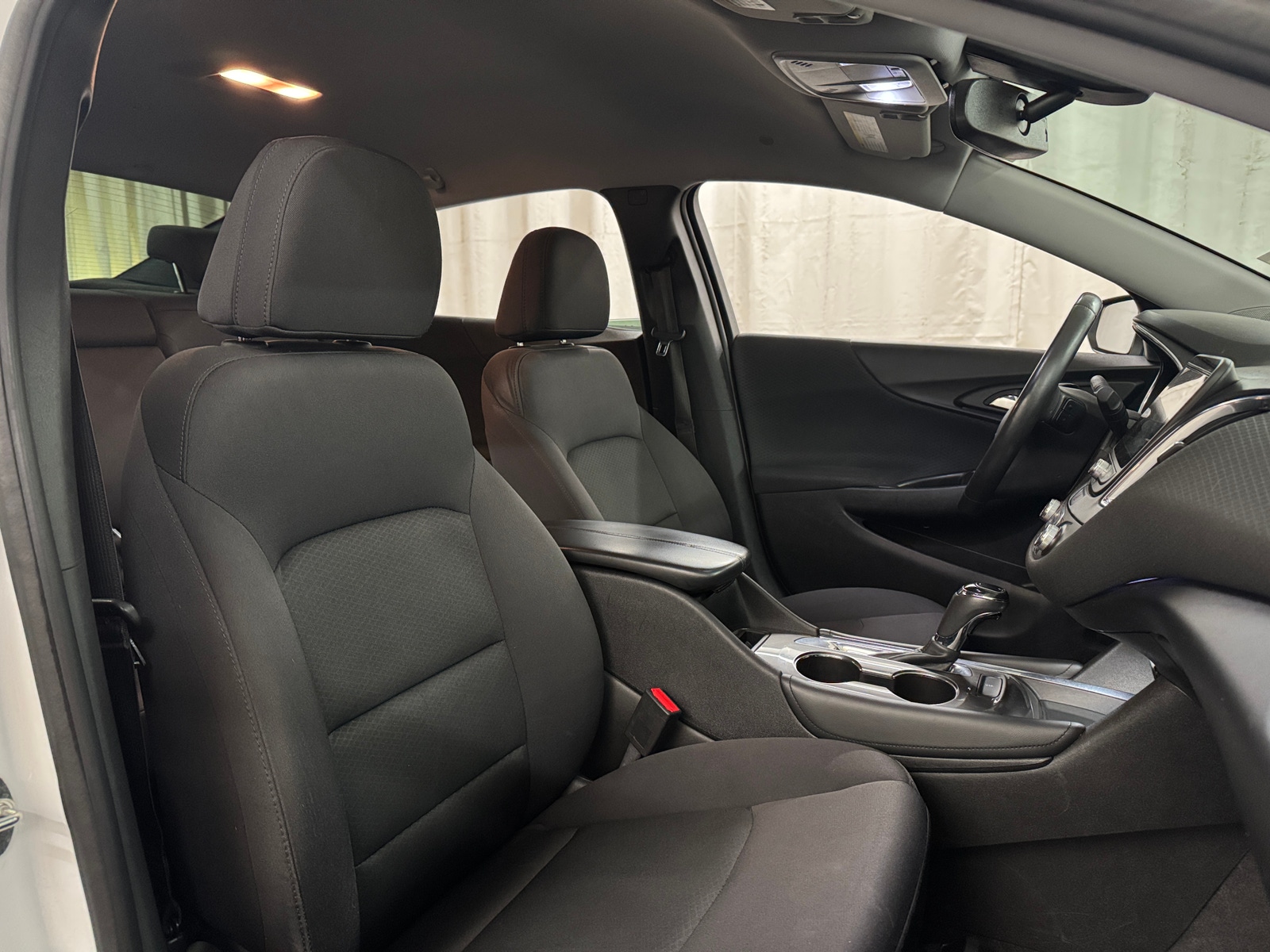 Thumbnail: 2017 Chevrolet Malibu - 2