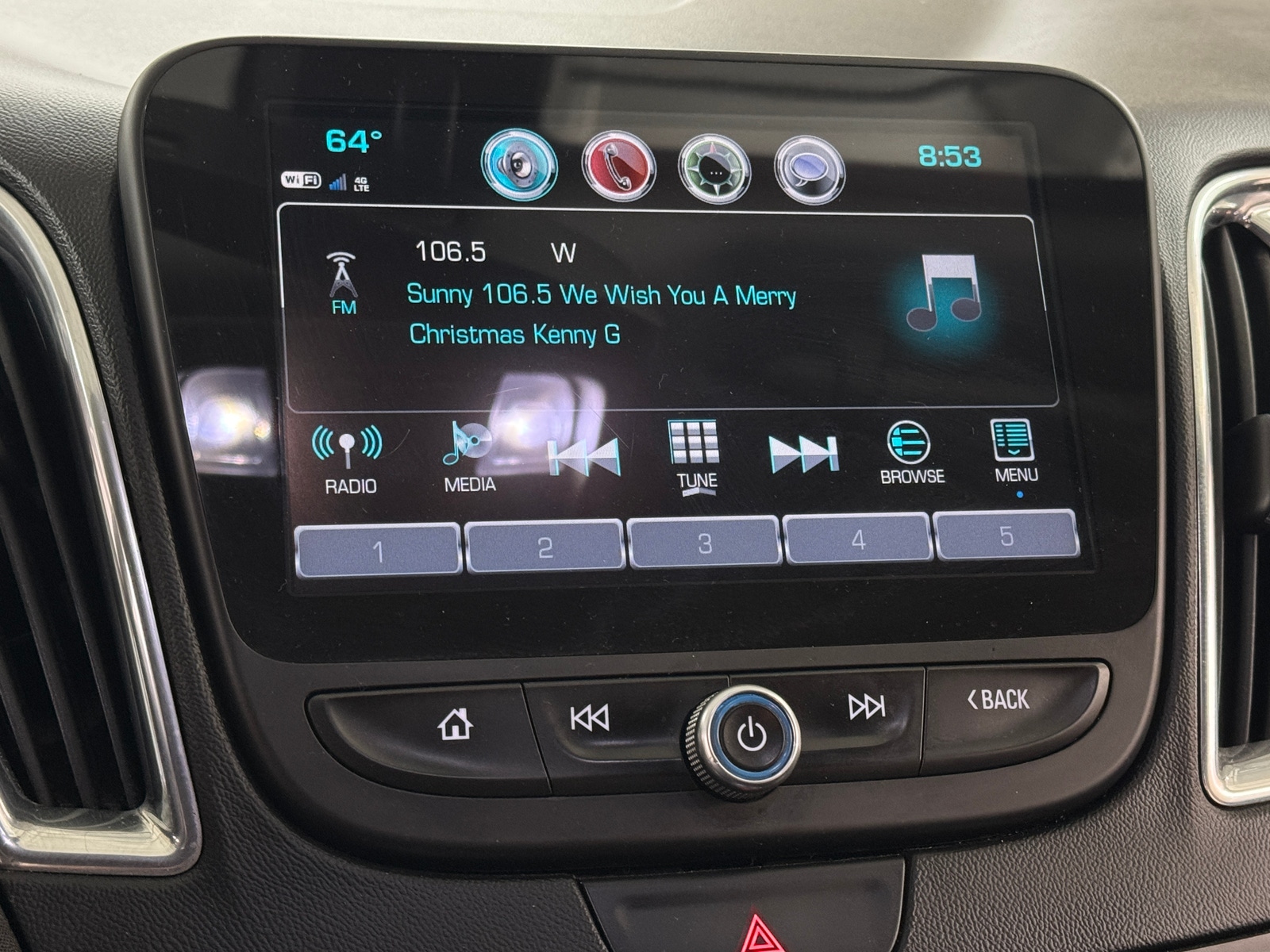 Thumbnail: 2017 Chevrolet Malibu - 4