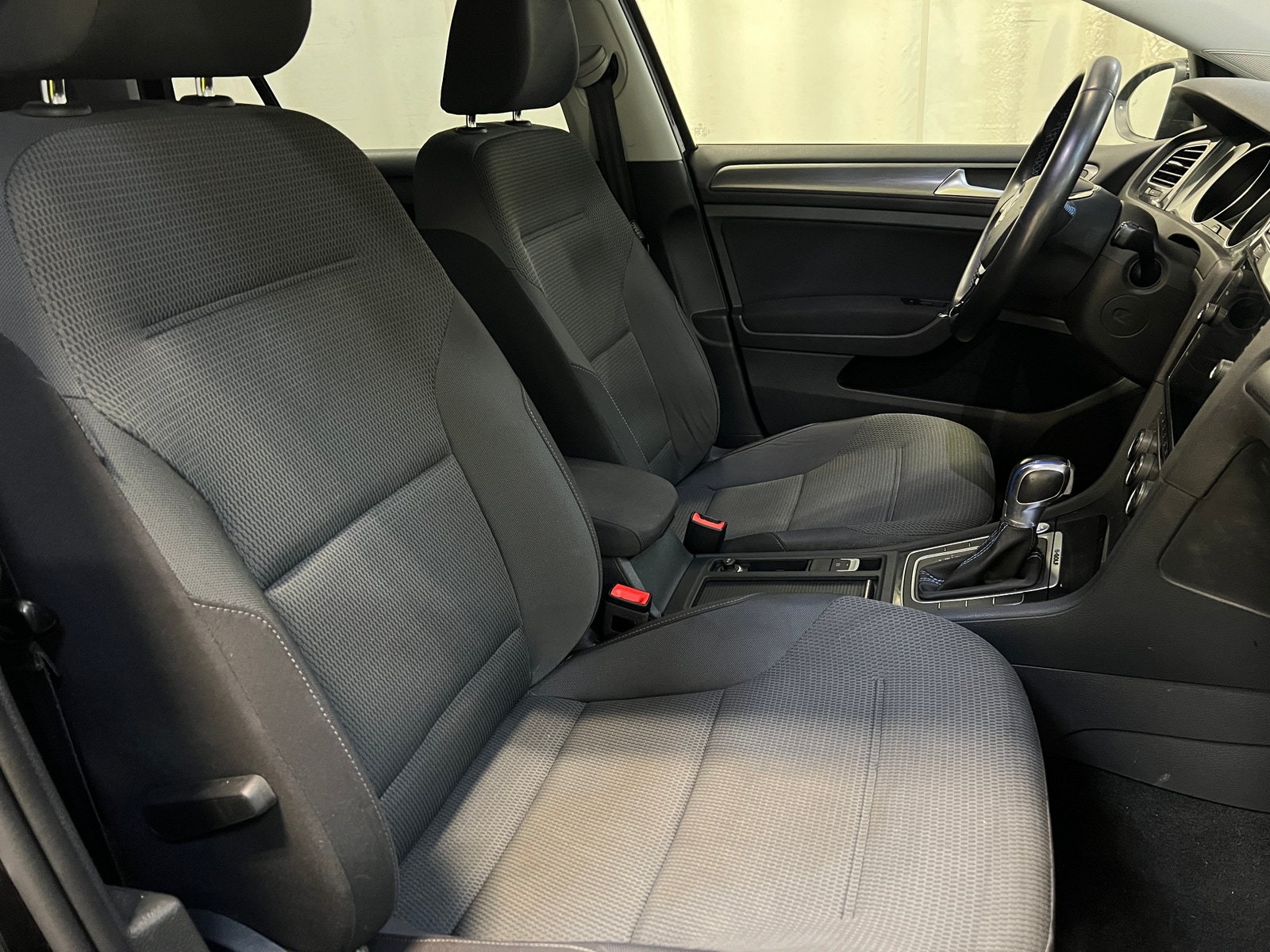 Thumbnail: 2019 Volkswagen e-Golf - 2