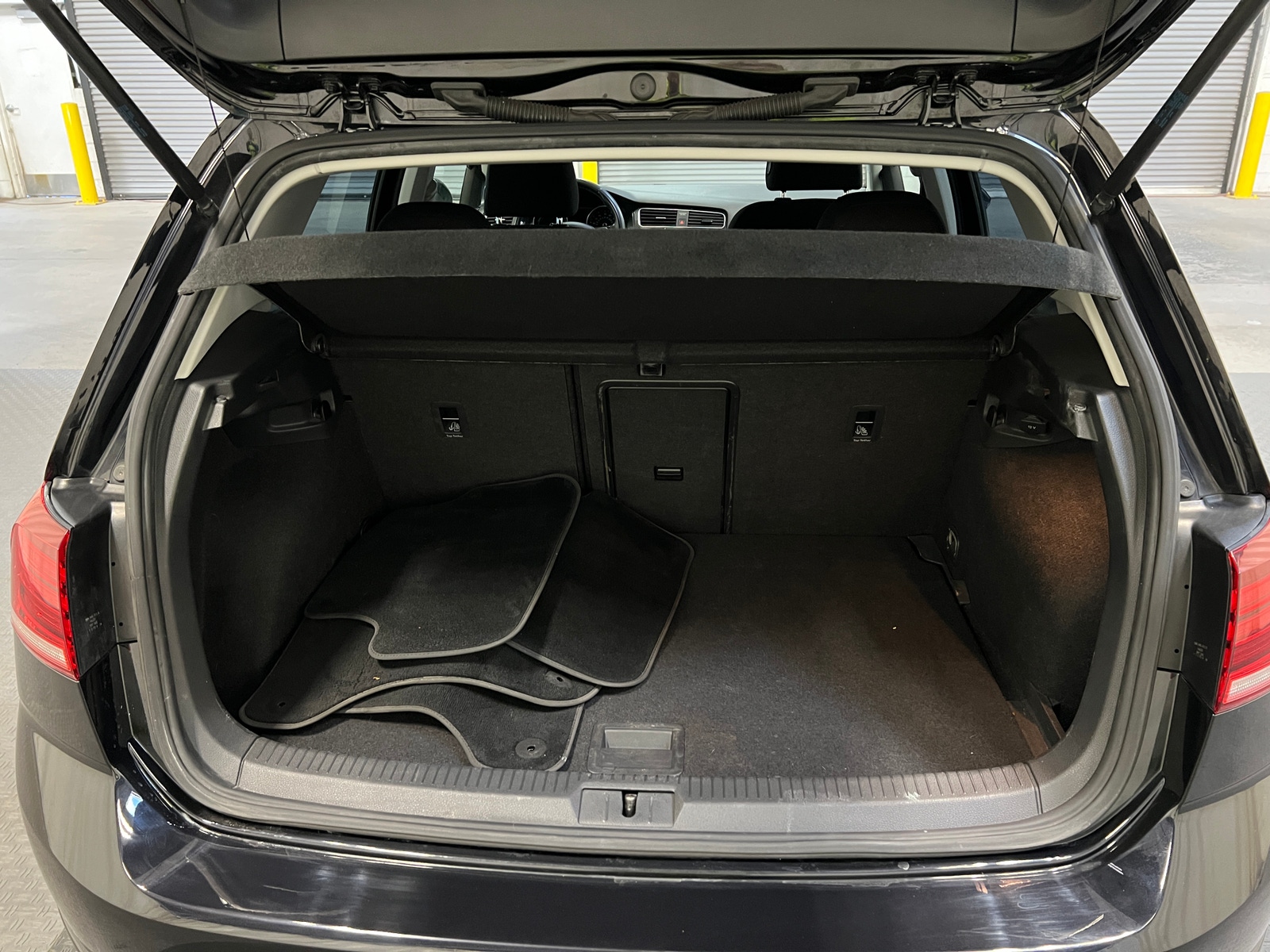 Thumbnail: 2019 Volkswagen e-Golf - 7