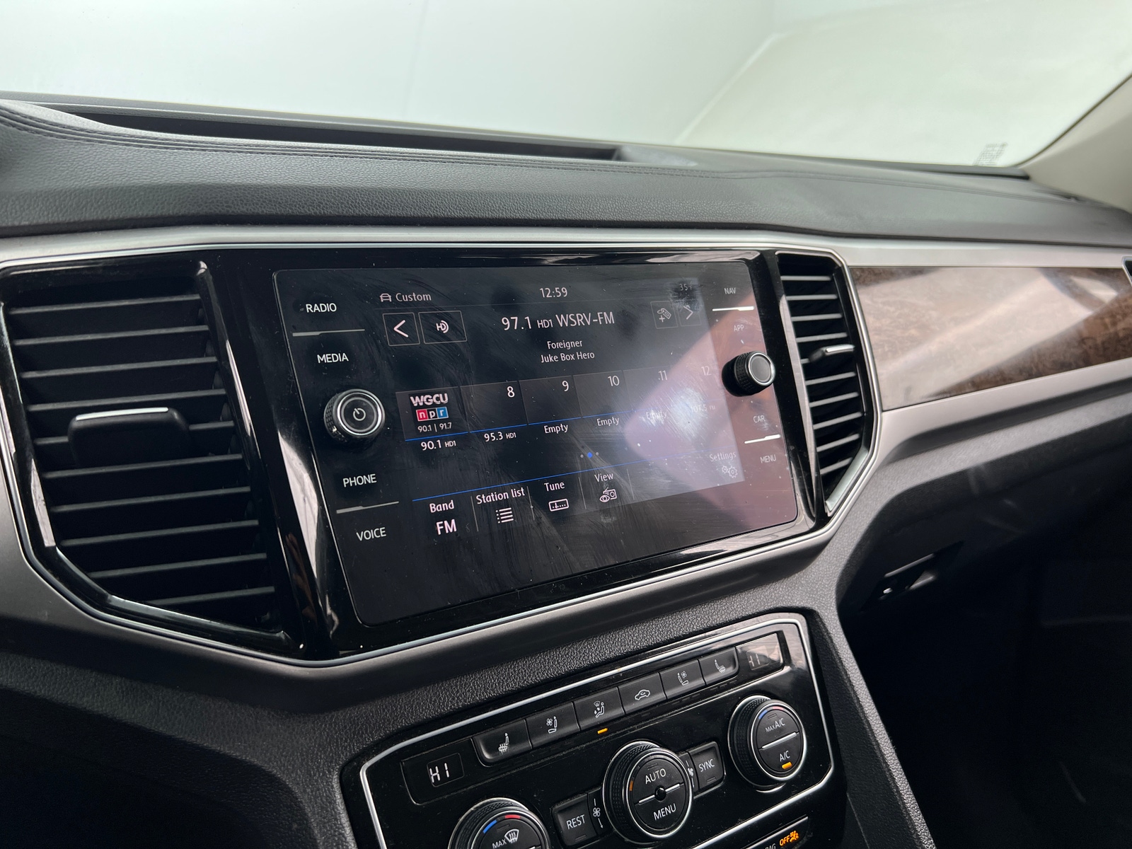 Thumbnail: 2018 Volkswagen Atlas - 3