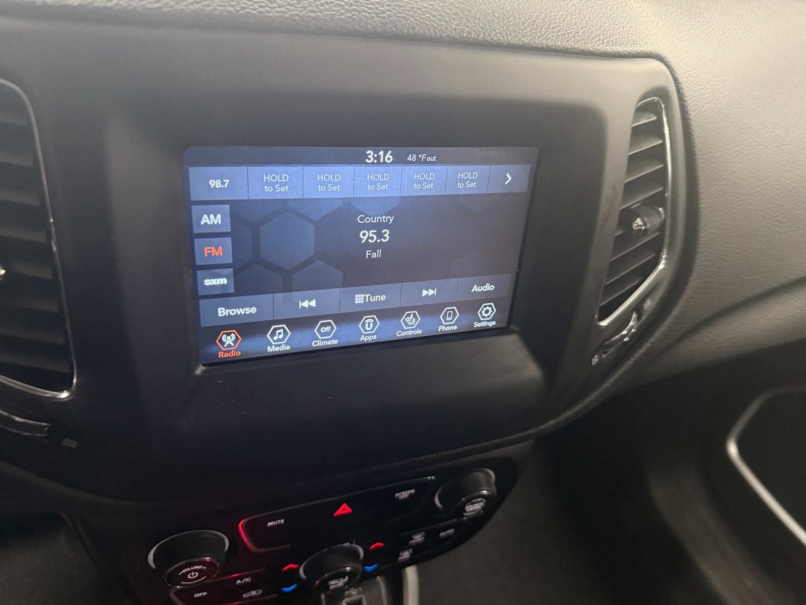 Thumbnail: 2019 Jeep Compass - 4