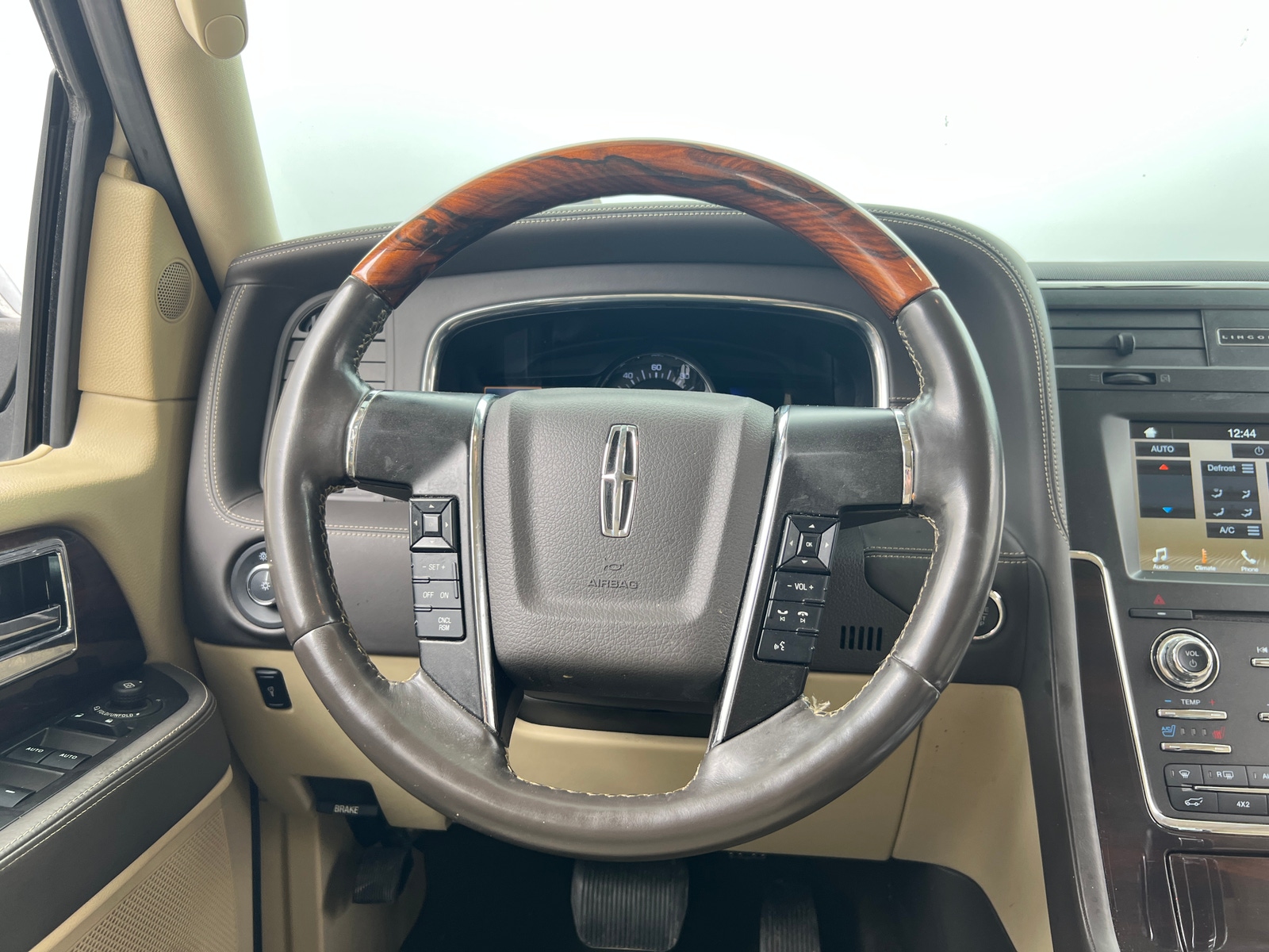 Thumbnail: 2017 Lincoln Navigator - 4