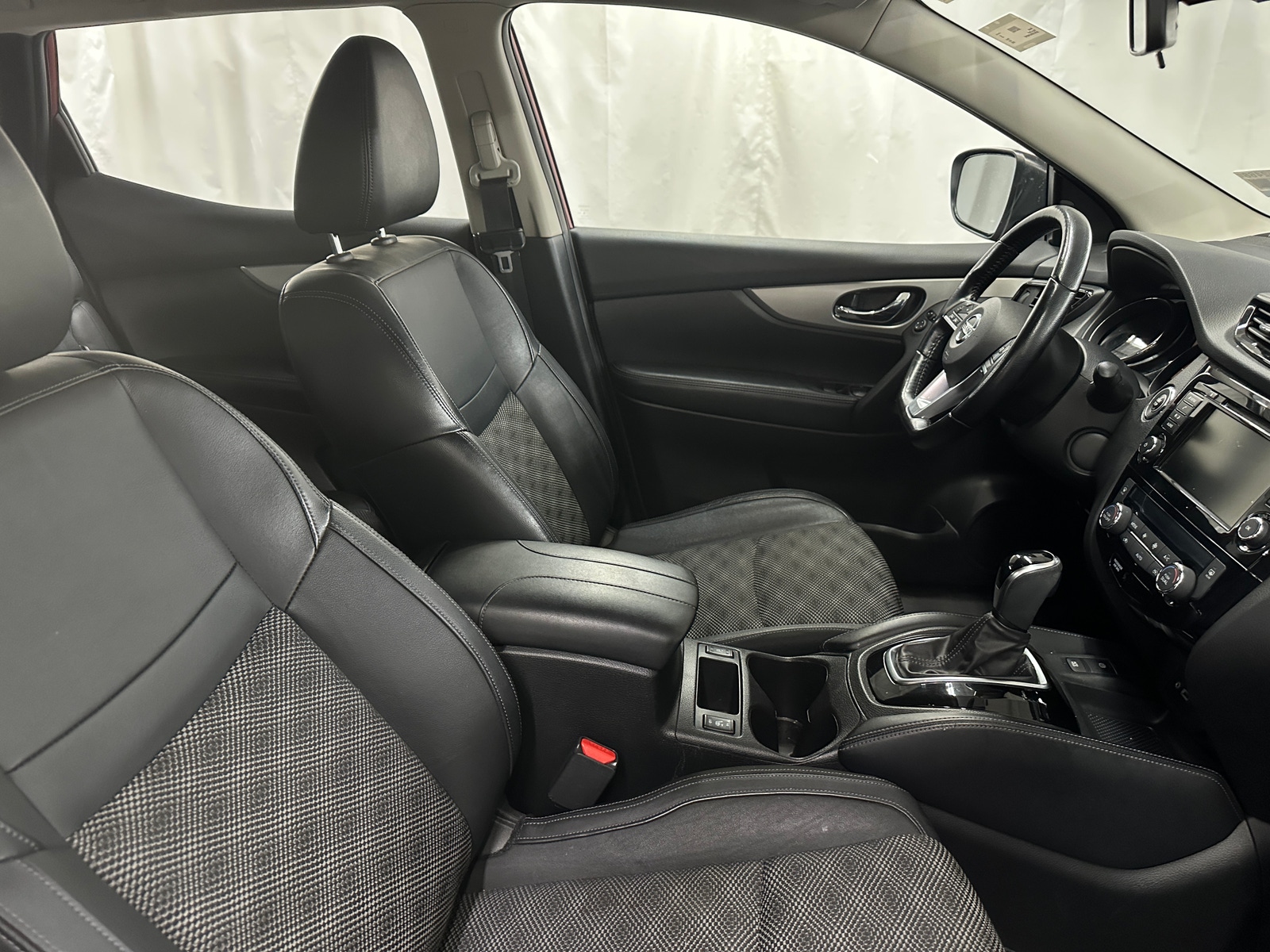 Thumbnail: 2020 Nissan Rogue Sport - 2