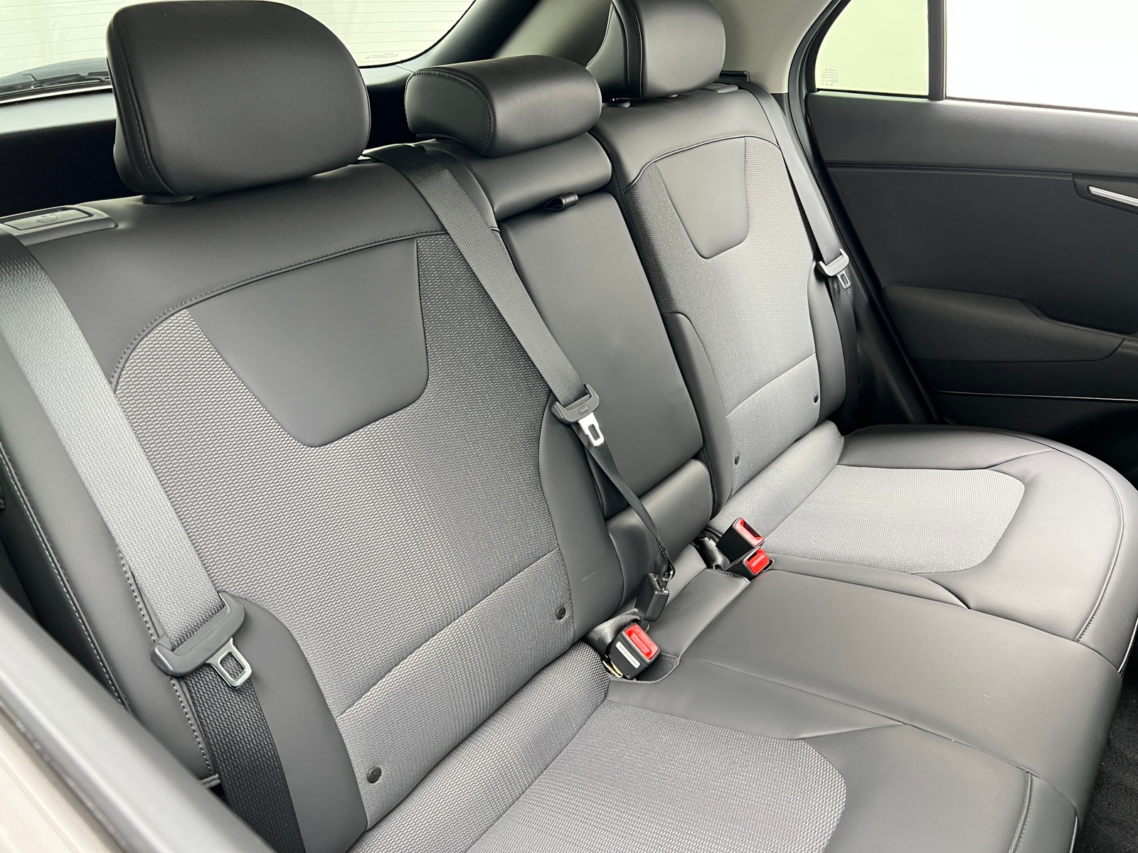 Thumbnail: 2023 Kia Niro - 6