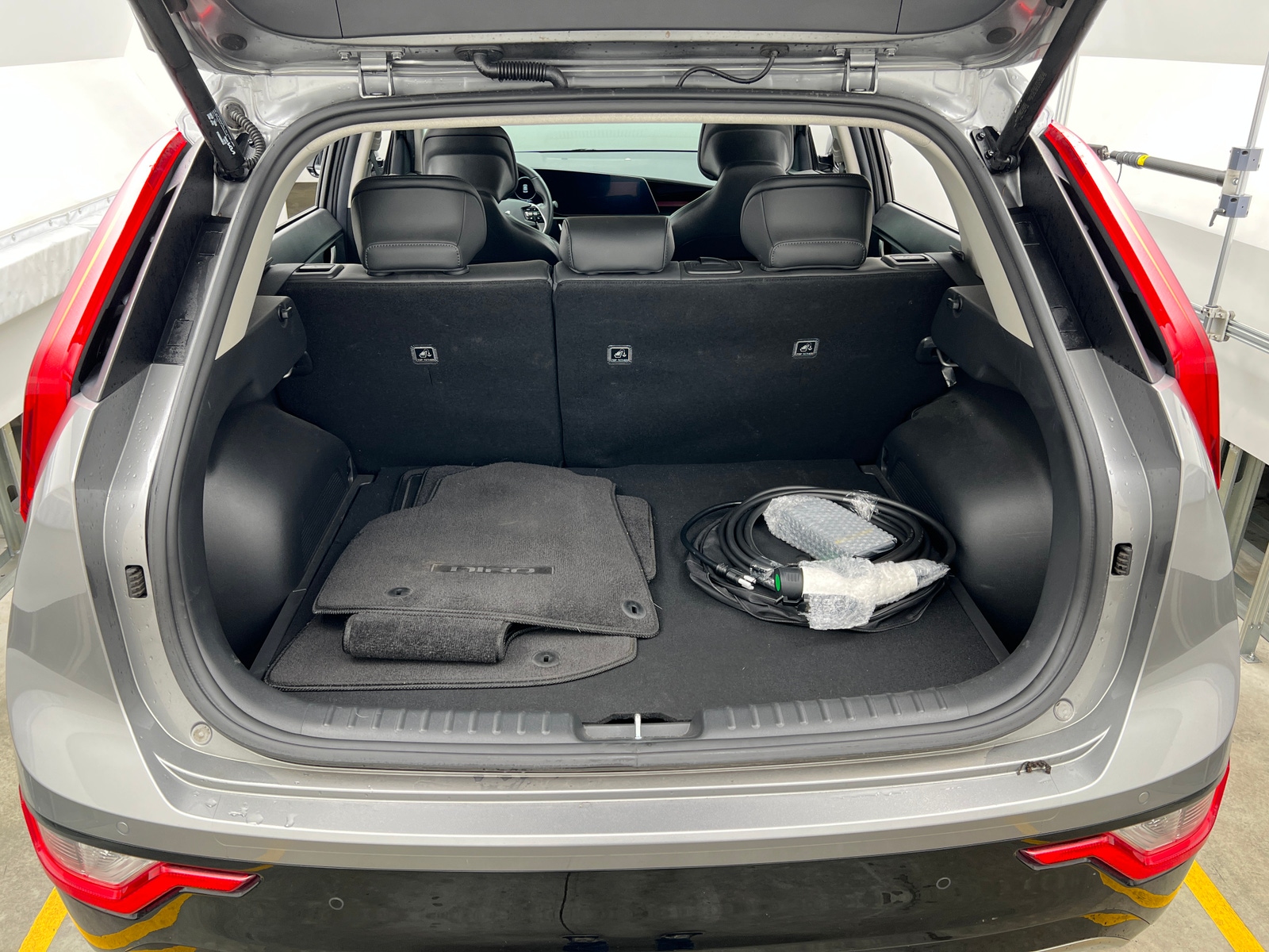 Thumbnail: 2023 Kia Niro - 7