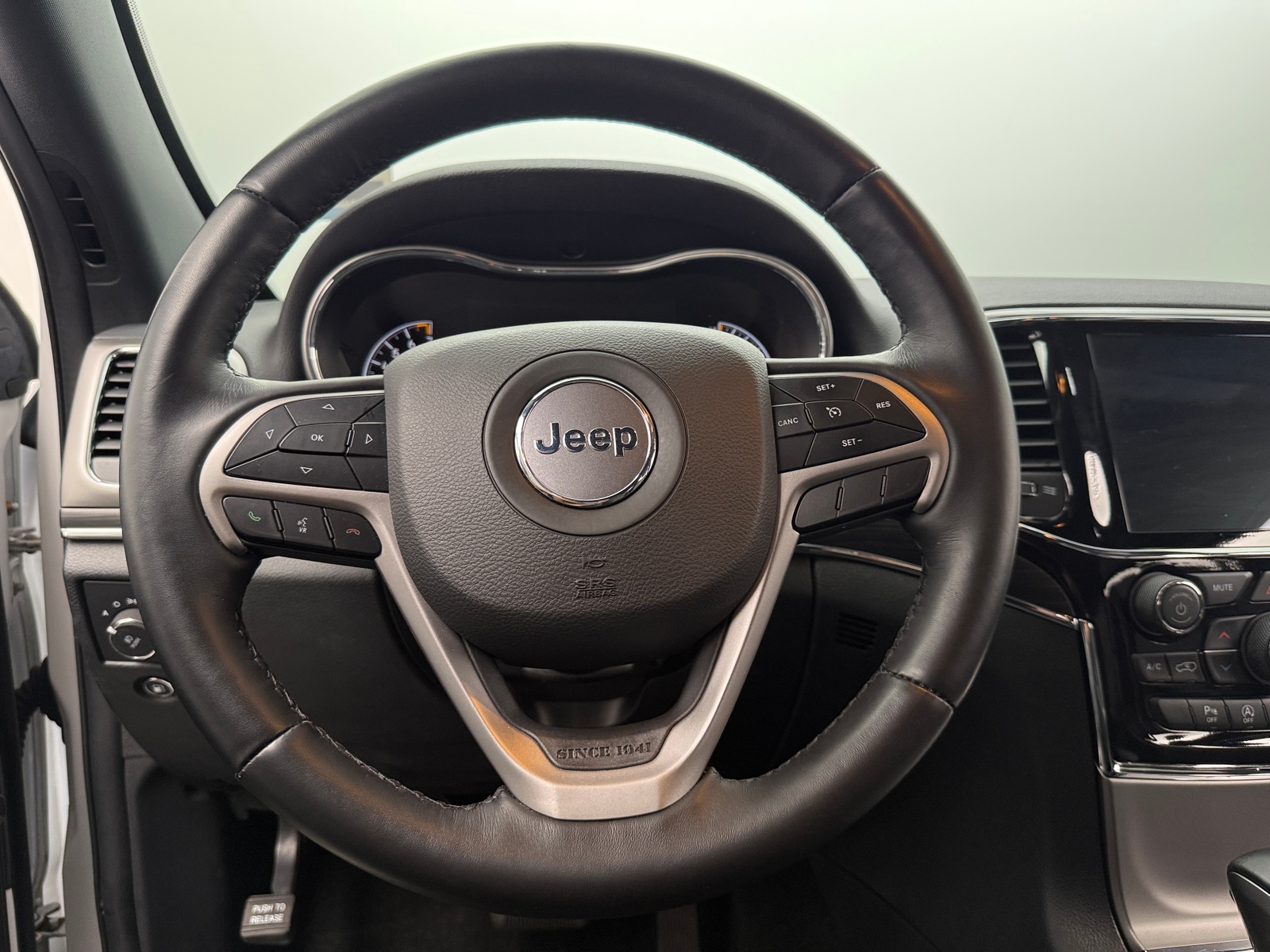 Thumbnail: 2022 Jeep Grand Cherokee - 4